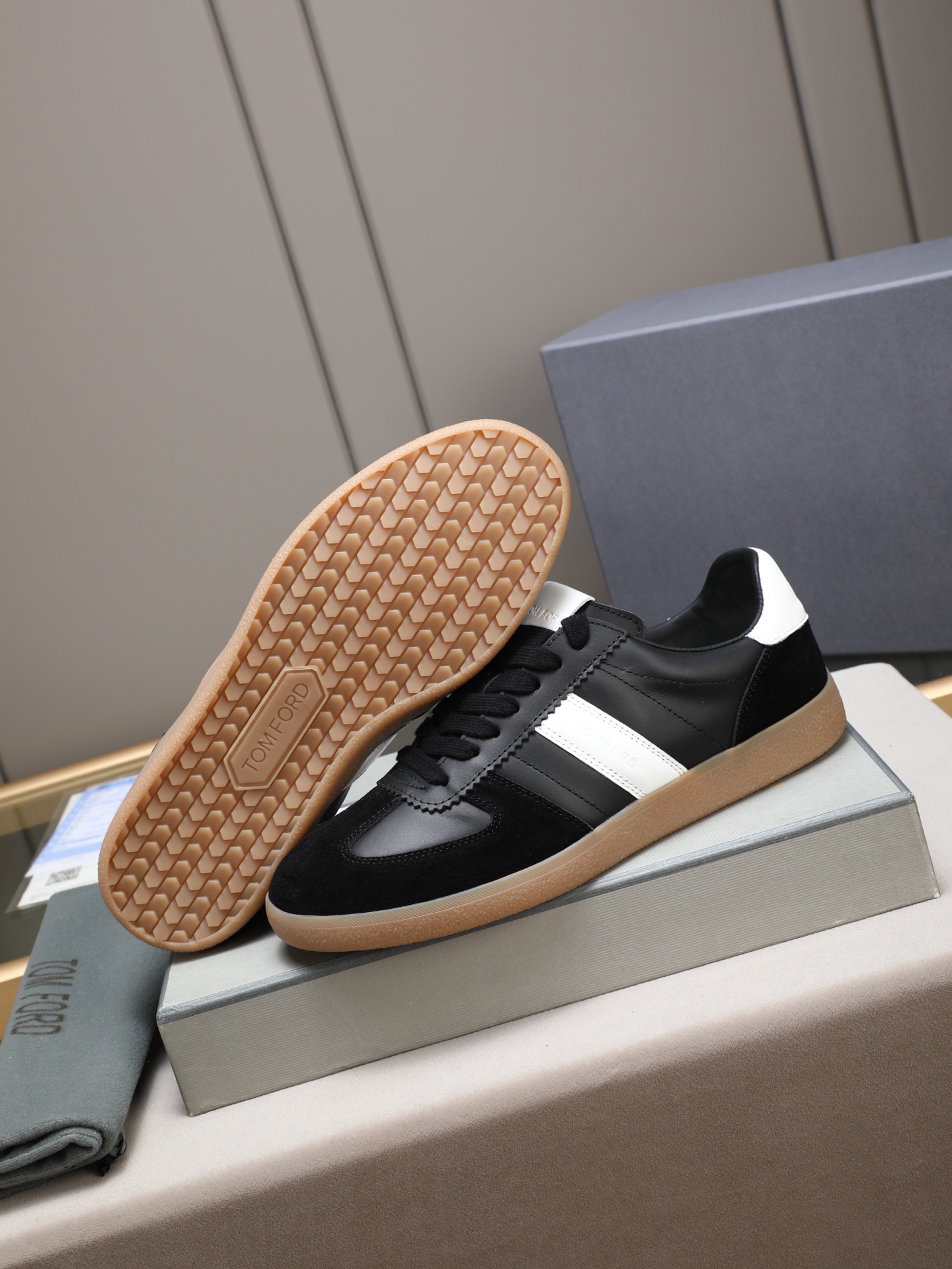 Hogan Platform Leather & Suede Sneakers - Sporty Chic for Men and Women 4 i1758619418448 8805 0 2