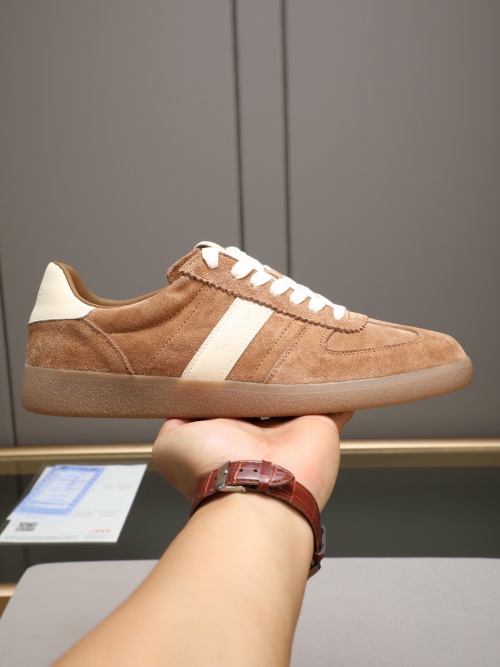 Hogan Platform Series Suede Sneakers - Retro Style Meets Modern Fashion 3 Hogan Platform Series Suede Sneakers - Retro Style Meets Modern Fashion