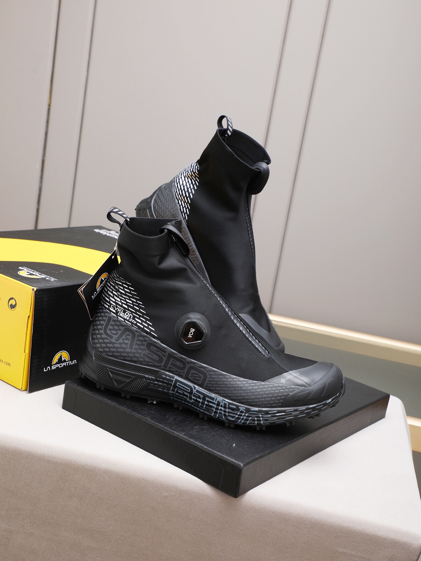 La Sportiva Cyklon Cross GTX: Winter Outdoor Hiking & Mountaineering Boots 5 i1758620813840 3030 0 3