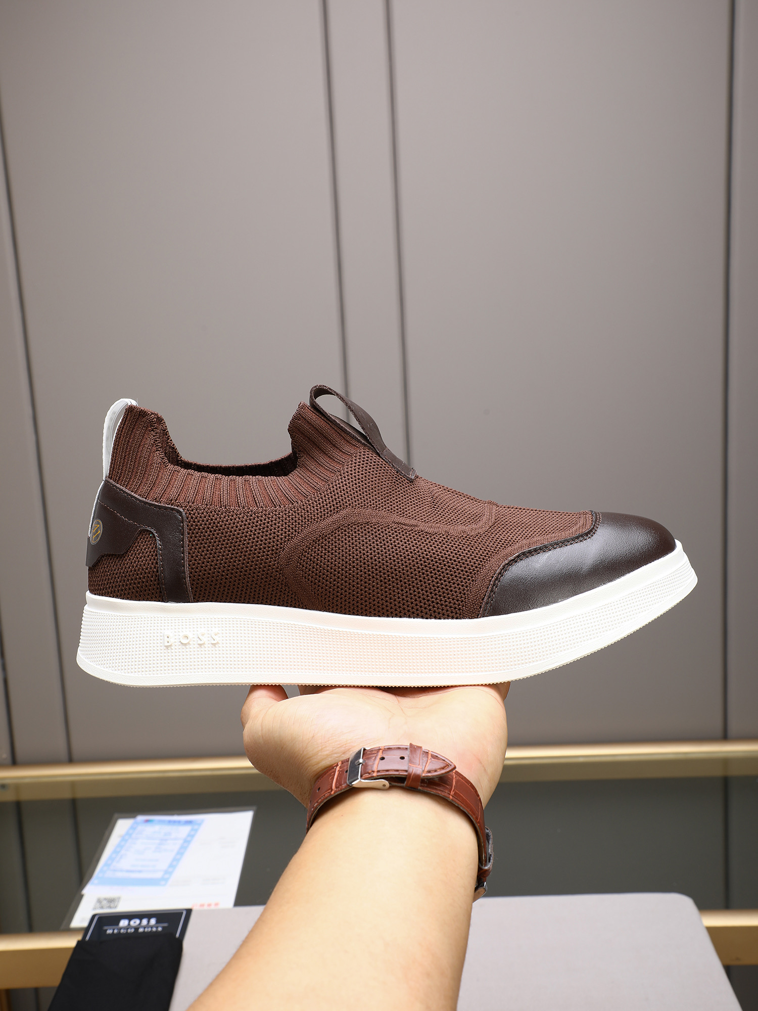 NO:558193,P New BOSS's latest autumn men's slip-on casual sports shoes. The upper is made of imported high-elastic fly knit fabric, which is breathable and comfortable. The original TPU sole is light and wear-resistant!  Size:38-44 (45 customized),,sneakers19860909P 新款 BOSS最新款秋季男一脚蹬休闲运动鞋,鞋面采用进口高弹力飞织面料,透气舒适,原版TPU底轻盈耐磨！Size:38-44（45 定做）,,sneakers,Men's shoes