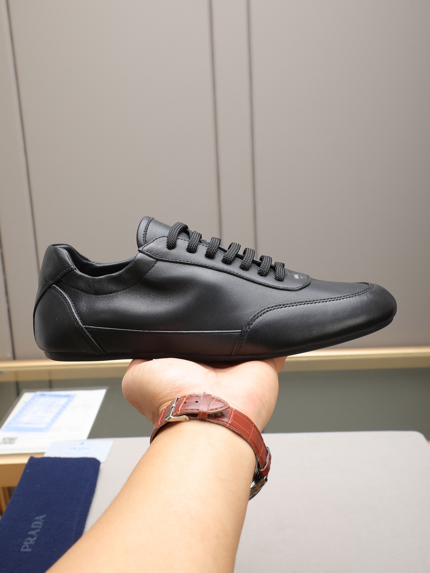 NO:639907,P PRADA, original version developed 1:1. Fabric imported sheepskin, water-dyed sheep lining, rubber outsole, code number 38 to 44 (45 customized), prada, prada, sheepskin19860909P 普拉达PRADA,原版1比1开发.面料羊皮进口水染羊里,橡胶大底,码数38至44（45定做）,,prada,prada,sheepskin,Men's shoes