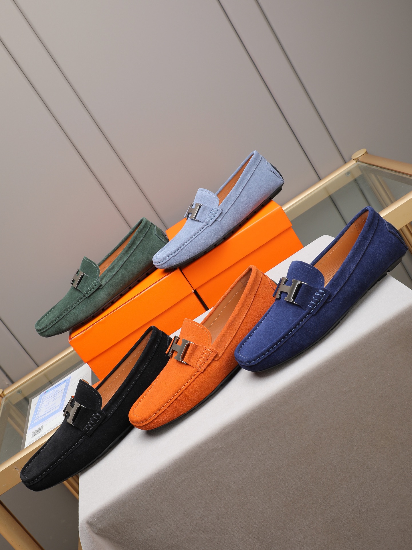 实价270【头层牛皮材质面】爱马仕顶级代工🔍🔍男士香港专柜同步爱马仕豆豆鞋、（码数：38-44码，45，46可订制。进口牛皮，透气猪皮里，鞋底：原厂特供原版底，豆豆轻奢大底超级舒适，🔍🔍高品质，💪细节决定品质、我们只为用心做好鞋，可随意进出专柜，欢迎对比🇮🇹多色选择，总有你想要的。