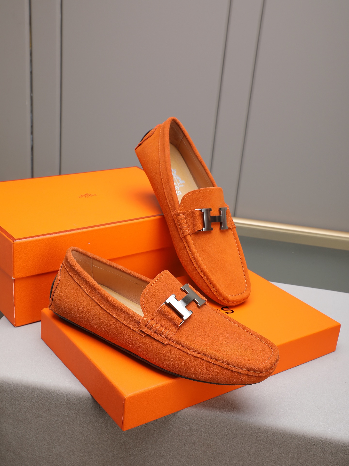 实价270【头层牛皮材质面】爱马仕顶级代工🔍🔍男士香港专柜同步爱马仕豆豆鞋、（码数：38-44码，45，46可订制。进口牛皮，透气猪皮里，鞋底：原厂特供原版底，豆豆轻奢大底超级舒适，🔍🔍高品质，💪细节决定品质、我们只为用心做好鞋，可随意进出专柜，欢迎对比🇮🇹多色选择，总有你想要的。