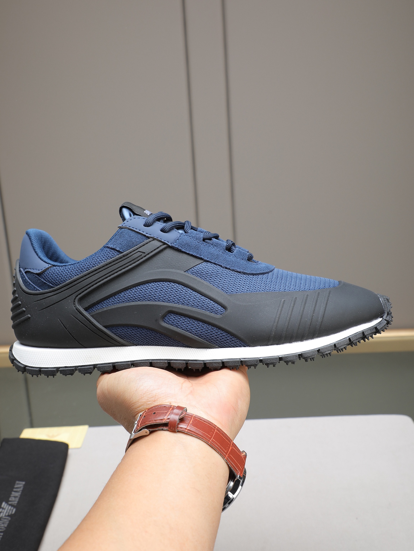 NO:621440,P [Armani] is calm, elegant and can handle various occasions calmly!  The momentum of the big names speaks for itself!  Comfortable and comfortable on the feet!  Materials: First-layer cowhide, glue-based breathable mesh, high-temperature wear-resistant private molded foam outsole, a must-have for fashion!  Code number 38-44 (45 46 customized) Large quantity in stock. Single color selection., armani, cowhide19860909P【阿玛尼】沉稳内涵儒雅从容应对各种场合！大牌的气势不言而明！上脚舒适大气！ 材料:头层牛皮滴胶透气网里高温耐磨私模发泡大底,时尚必备！码数38-44（45 46定做）大量现货.单色选择.,,armani,cowhide,Men's shoes