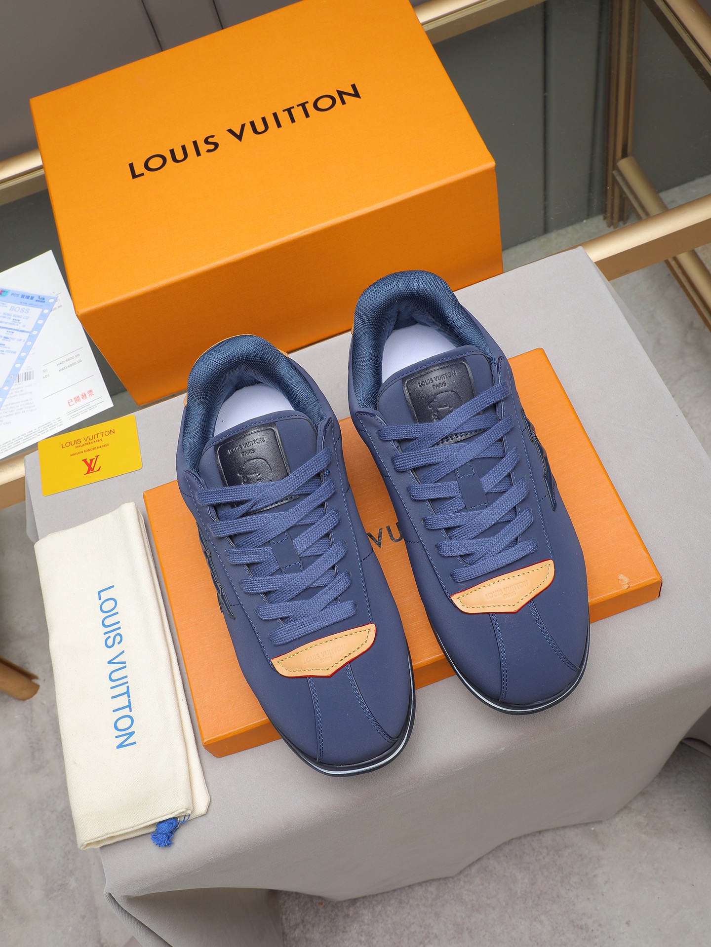 PP360 LV路易威登 L家驴牌Runner Tatic系列 厚底 休闲 运动鞋 跑鞋 原版购入开发 做货 本款 LV Runner Tatic 运动鞋融合网格面料和饰带等科技材质,演绎传统登山鞋的灵感启发.LV 字母抒写于一侧,快速系带系统的套索扣点缀 Monogram 花卉和路易威登标识,轻盈耐磨的橡胶外底完善整体 ▪️面料: 原版进口牛皮+网面 ▪️内里:原版定制透气网里 ▪️鞋底:原版开模防滑橡胶组合材质 ▪️ 男款38-44(45 46定做)