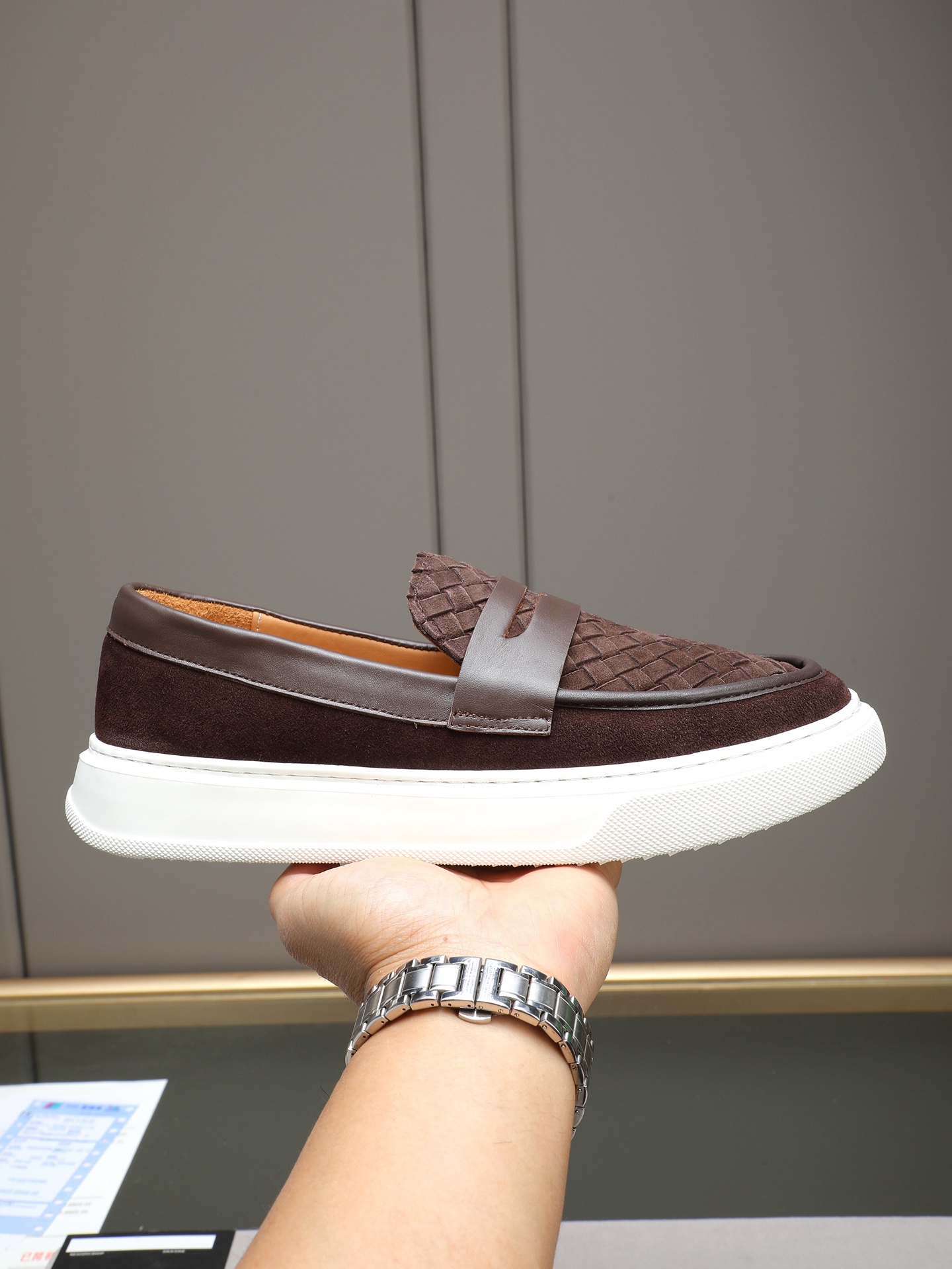 NO:639904,P [Toe set series] BOTTEG* VENET* - high-end boutique Size38-44 (45 custom-made) BV new product, first-layer cowhide artificially woven classic style harmoniously blends with contemporary fashion temperament, foam soles are light and flexible, water-dyed cowhide pads!  [Taobao, Tmall, live streaming first choice],,bottega veneta,bottega veneta,cowhide19860909P【套脚系列】BOTTEG* VENET*——高端精品 Size38-44(45定做) BV新品,头层牛皮人工编织经典风格与当代时尚气质和谐交融,发泡鞋底轻便灵活,水染牛皮垫！【淘宝,天猫,直播首选】,,bottega veneta,bottega veneta,cowhide,Men's shoes