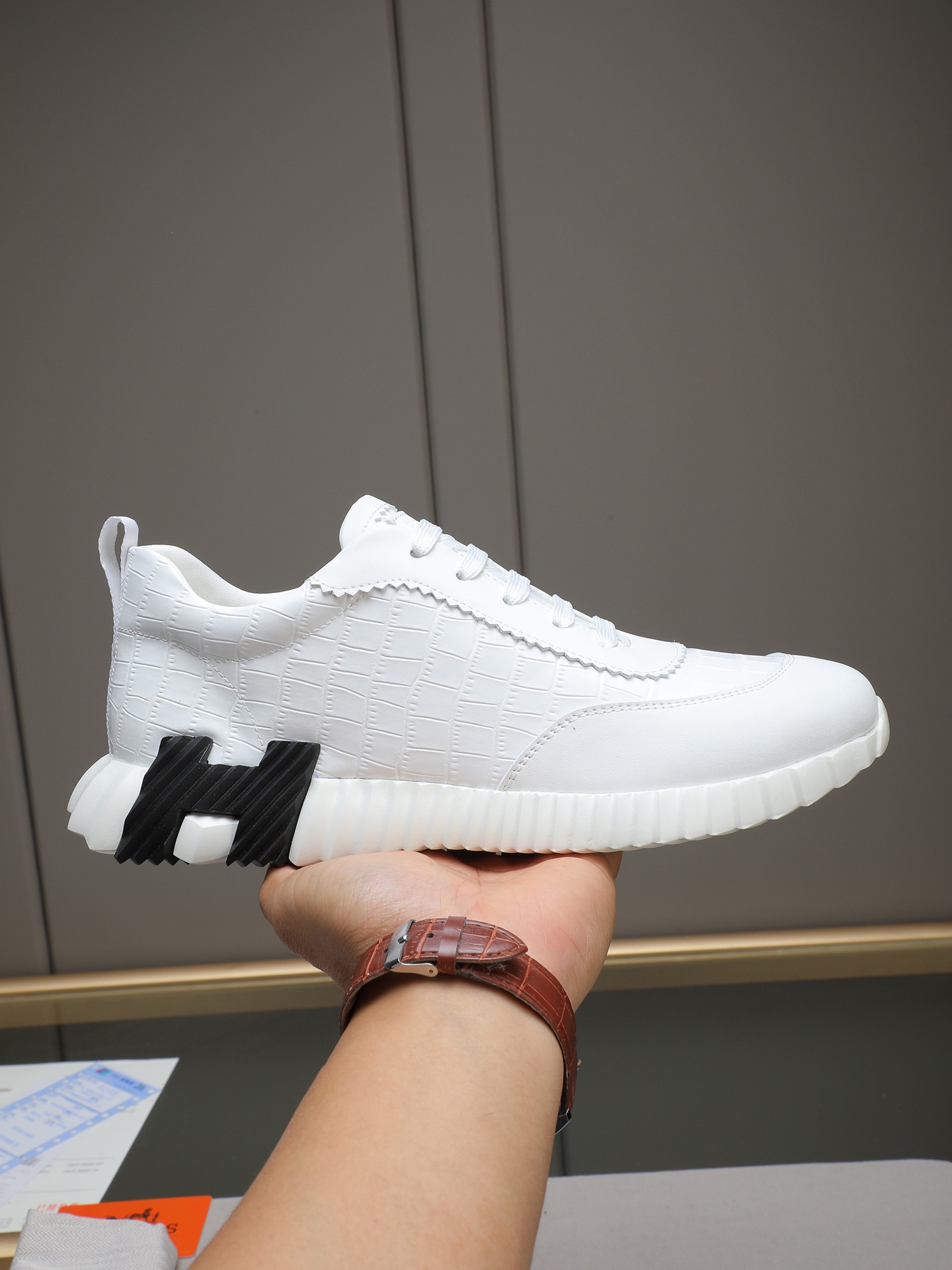 NO:730175,PHERME* — Hermès Bouncing sneakers, men's casual sneakers, with stone grained cowhide uppers and washed sheepskin lining!  Full of texture, the lightweight sole is decorated with contrasting patterns to create a versatile fashion style. Size 38-44 (45 customized), hermes, hermes, sneakers, cowhide19860909PHERME* — 爱马仕Bouncing运动鞋,男士休闲运动鞋,鞋面石头纹牛皮水洗羊里！质感十足,轻盈鞋底装饰撞色图案,打造百搭时尚风格. 码数38-44(45定做),,hermes,hermes,sneakers,cowhide,Men's shoes