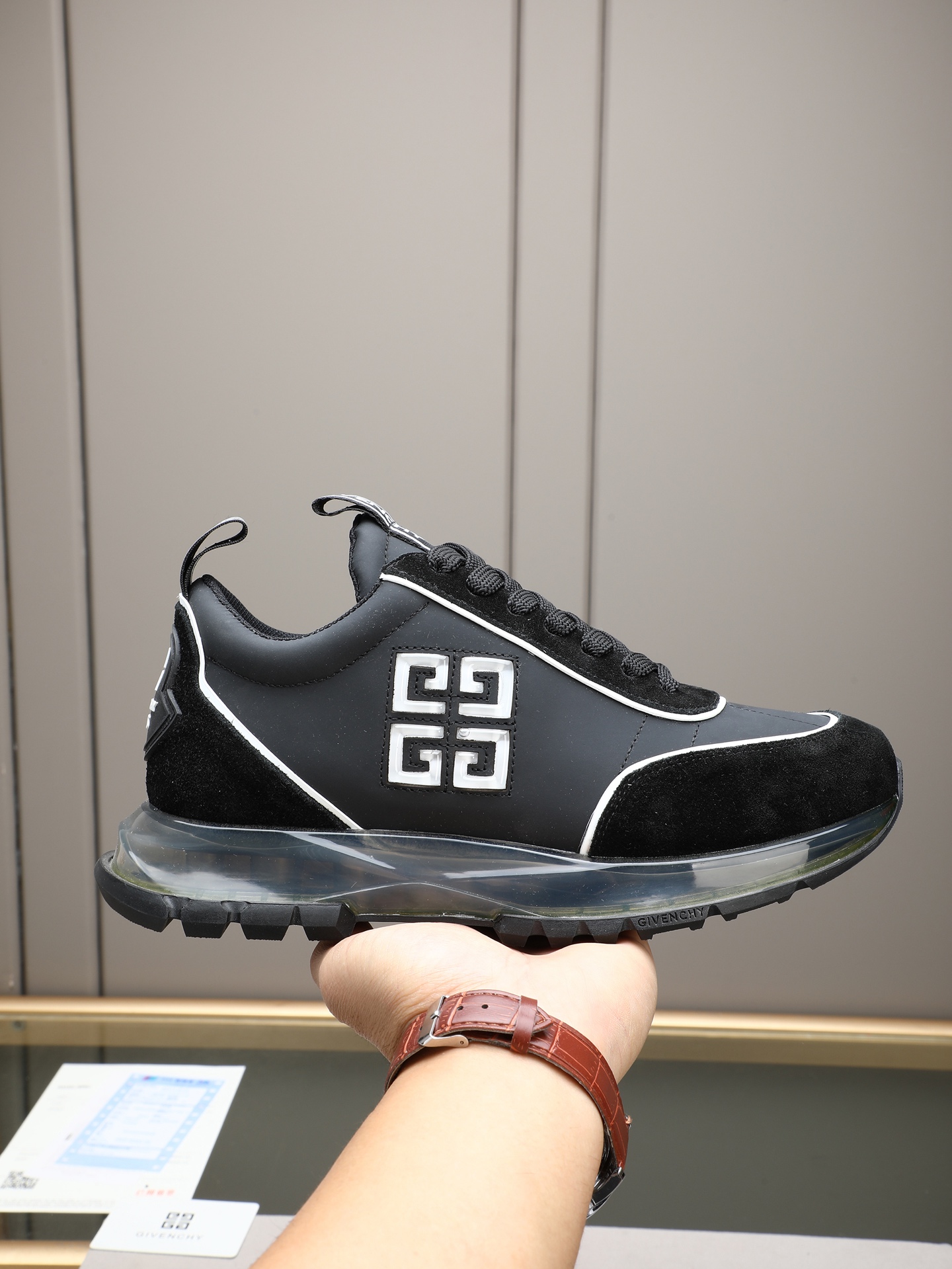 NO:680877,P Givench*. Givenchy men's thick-soled casual shoes are made of imported calfskin, color-blocking design, brand logo decoration on the tongue, and three-dimensional composite stitching!  The net is very comfortable!  Size38-44 (45 customized),,givenchy,givenchy,cowhide19860909P Givench*.纪梵希男士厚底休闲鞋,采用进口小牛皮面打造,拼色设计,鞋舌品牌logo装饰,立体复合式拼接缝合！网里舒适度高！Size38-44（45定做）,,givenchy,givenchy,cowhide,Men's shoes