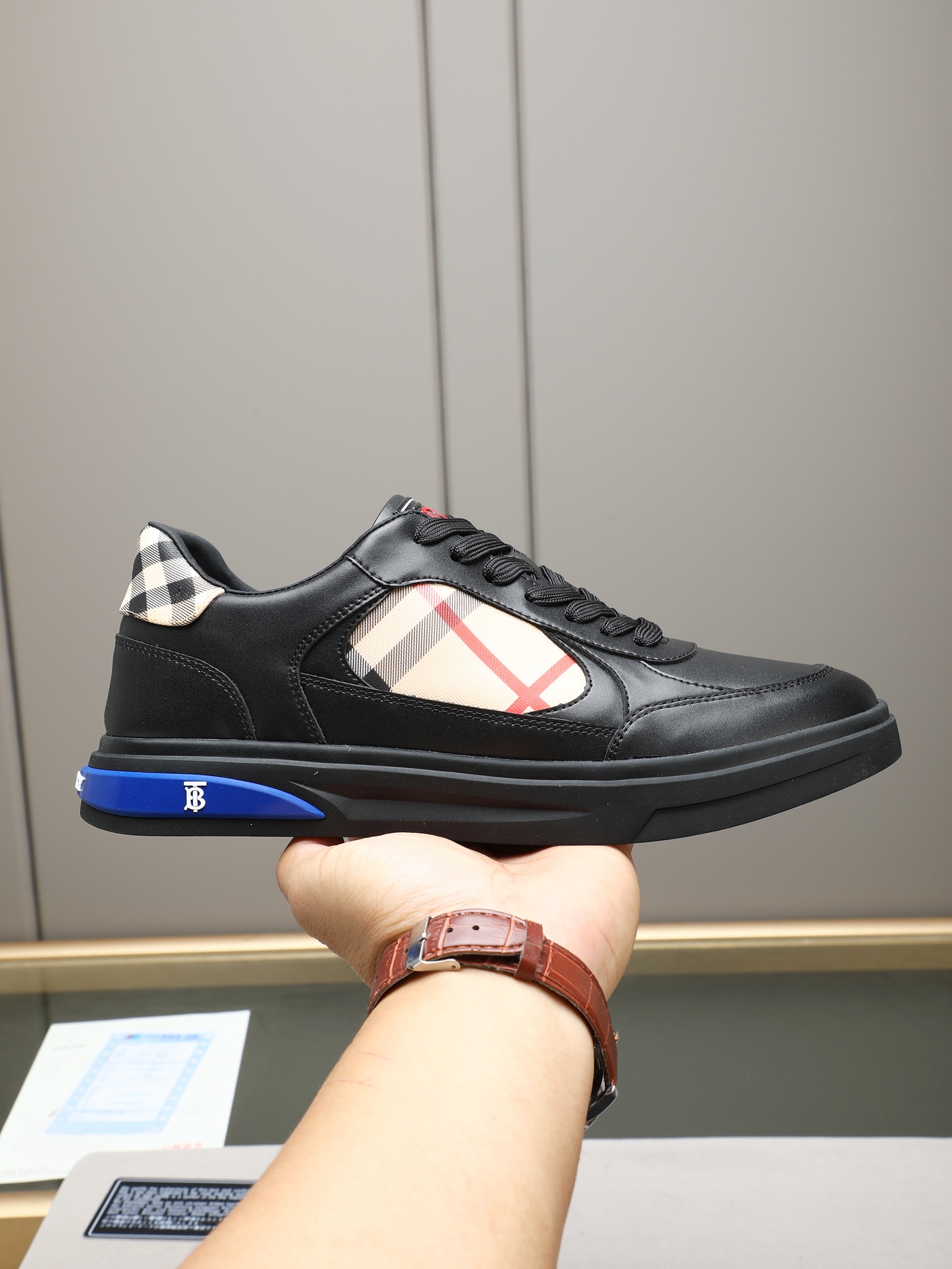 NO:778274,P [Burberry's latest model] Casual Korean-style men's shoes, perfect workmanship, creating counter quality, imported cowhide leather uppers made of Burberry's special material, breathable sheep lining; soft and comfortable, private rubber outsole ultra-light, wear-resistant, simple, versatile fashion men's shoes, multiple colors available, size 38-44 (45 custom-made),, burberry, cowhide19860909P【巴宝利最新款】休闲韩版风男鞋,完美做工,打造专柜品质,鞋面进口牛皮巴宝利专用材质,透气羊里；柔软舒适,私磨橡胶大底超轻 耐磨、简约、百搭风时装男鞋,多色可选 码数38–44（45 定做）,,burberry,cowhide,Men's shoes