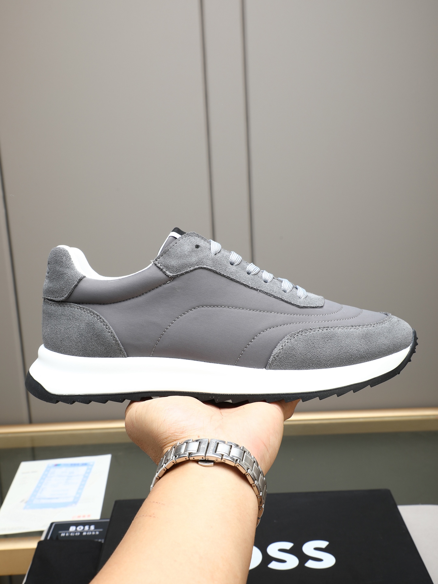 NO:778720,P[BOSS]’s calm and elegant taste can’t be described in words, starting the journey of fashionable shoes to cope with various occasions calmly!  The momentum of the big names speaks for itself!  Comfortable and comfortable on the feet!  Materials: imported first-layer cowhide waterproof fabric, breathable mesh, high-temperature wear-resistant foam outsole, a must-have for fashion!  Code number 38-44 (45 customized) multi-color options.,,cowhide19860909P【BOSS】沉稳内涵儒雅的品味无法言喻的开启时尚鞋履的旅程从容应对各种场合！大牌的气势不言而明！上脚舒适大气！ 材料:头层牛皮进口防水布料透气网里高温耐磨发泡大底,时尚必备！码数38-44（45定做）多色选择.,,cowhide,Men's shoes