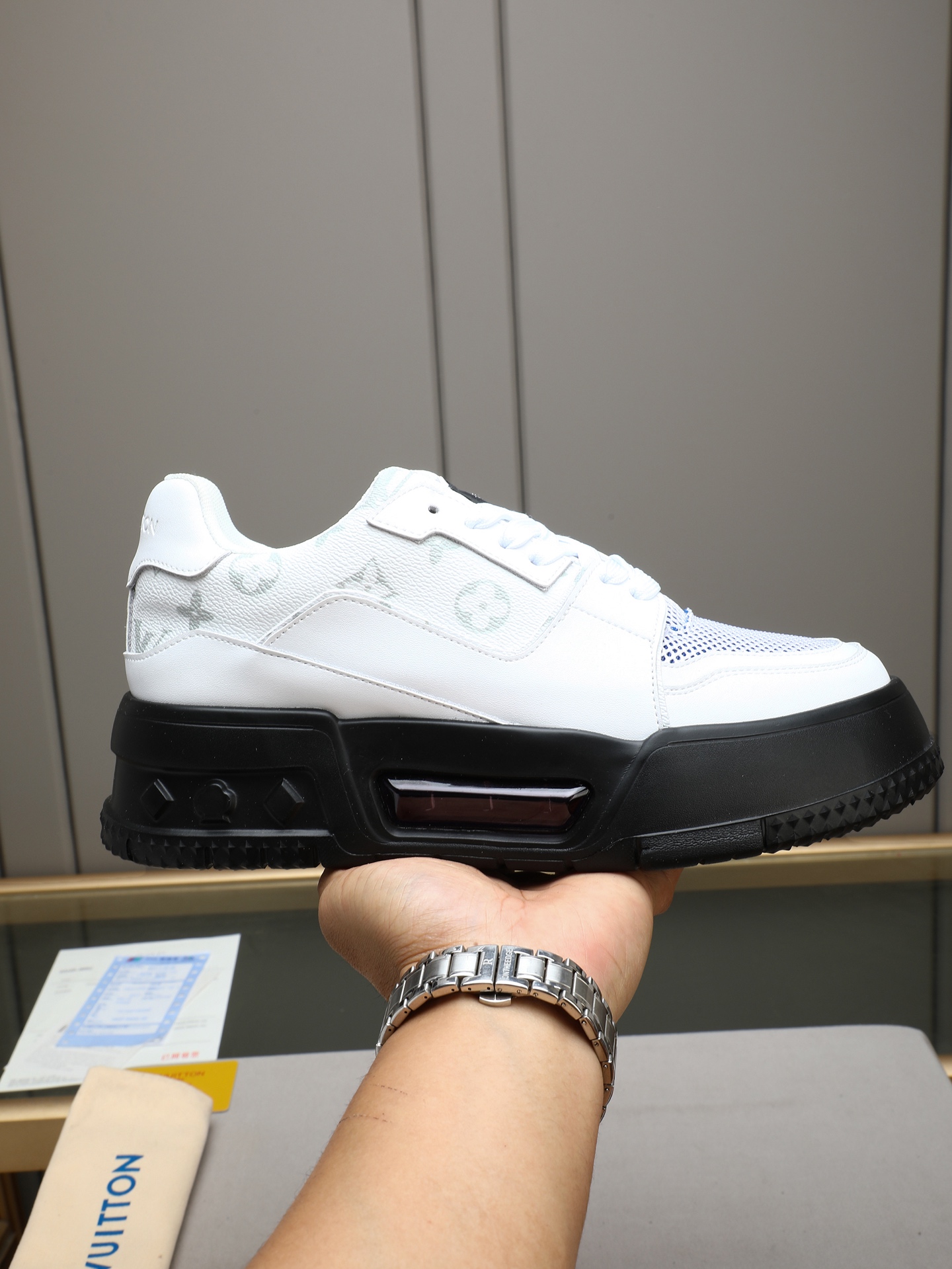 NO:778726,P [LV] is made of imported L special materials spliced ​​with cowhide comfortable mesh. Private molded foam air cushion outsole, super light and comfortable on the feet!  Perfect last shape, generous and fashionable design, 5 colors available!  Code number 38–44(45 customized,,louis vuitton,cowhide19860909P【LV】采用进口L专用材料拼接牛皮舒适网里.私模发泡气垫大底,上脚超轻超舒适！完美楦型,大方时尚的设计,5色可选！码数38–44(45 定做,,louis vuitton,cowhide,Men's shoes