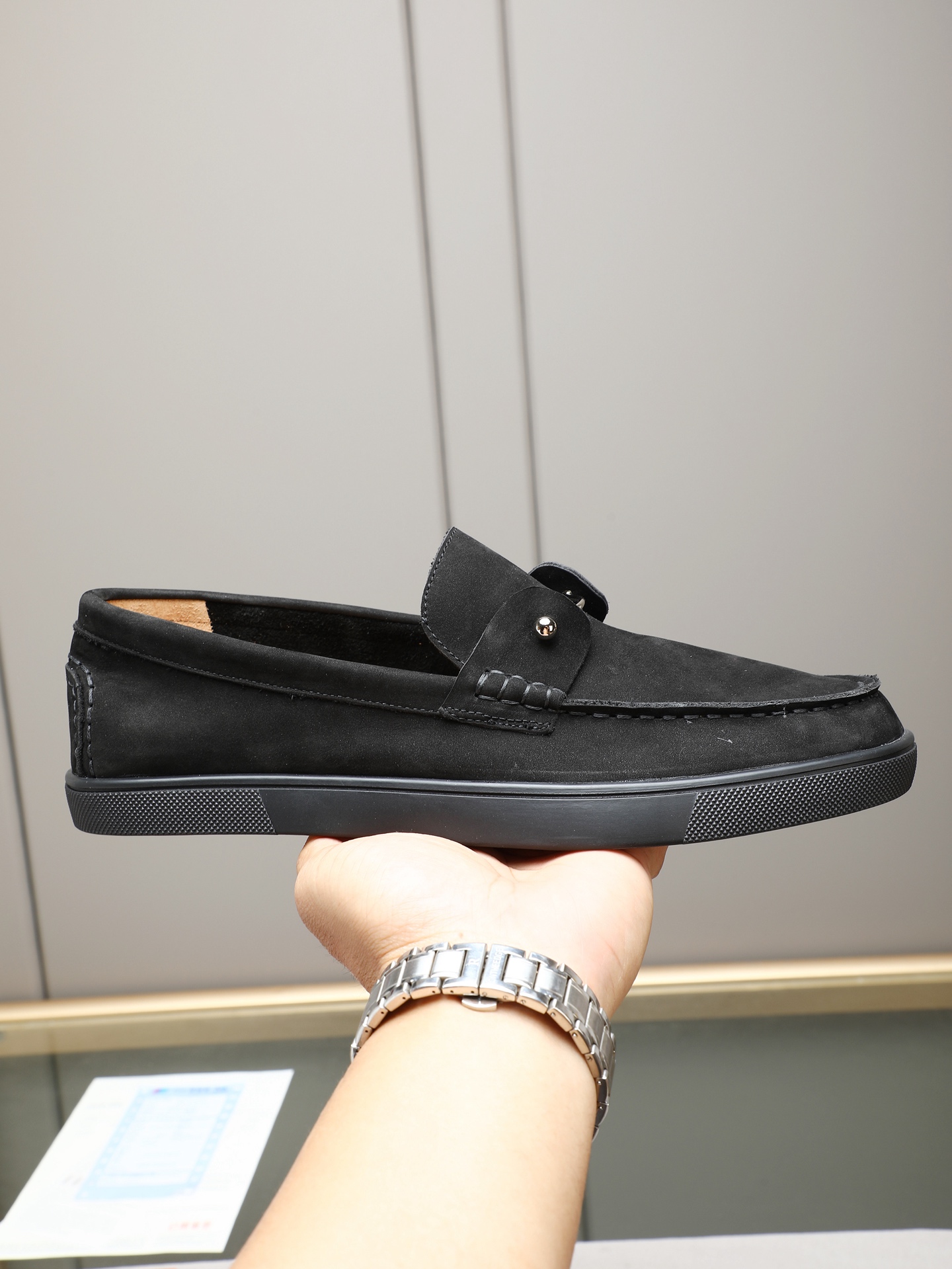 NO:783783,P Christian Louboutin (red-soled shoes) Italian men's casual sneakers are shipped!  Each pair of shoes from this Italian handmade shoe brand has a simple and classic design, which is very comfortable and versatile!  The upper material of this shoe is made of imported deerskin, with high-end and comfortable cowhide lining!  The outsole is made of original rubber bottom sheets and is lined with cowhide!  Brand-specific mold-opening foot bed, exclusive private mold control! Original box packaging!  38 39 40 41 42 43 44 (45 46 customized),,christian louboutin,cowhide19860909P Christian Louboutin（红底鞋）意大利男士休闲板鞋出货！这个意大利纯手工鞋履品牌的每一双鞋设计简洁经典,上脚非常舒适百搭！ 此款鞋面面料采用进囗鹿皮,高档舒适牛皮内里！大底采用原版橡胶底片组合成型,牛皮内里！品牌专用开模脚床,独家私模可控!原盒包装！38 39 40 41 42 43 44（45 46定做）,,christian louboutin,cowhide,Men's shoes