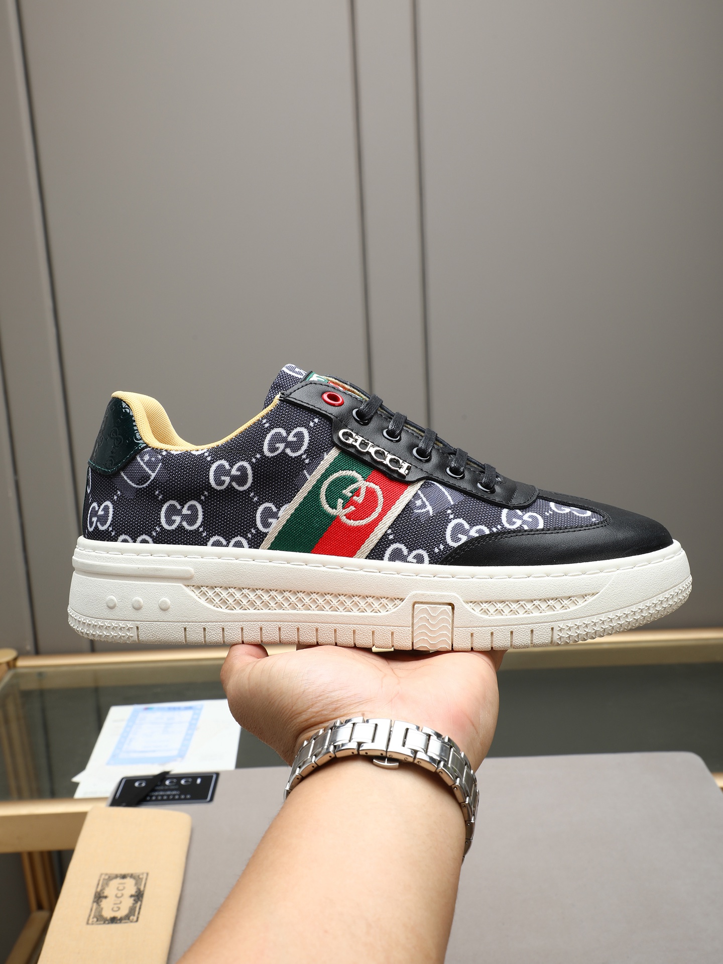 NO:779844,P【GUCCI】Gucci casual shoes, the upper is made of Italian imported cowhide with mesh lining, fine workmanship, high-end atmosphere. It has a fashionable model shape. Rubber wear-resistant and non-slip outsole. Size 38-45 (45 is customized),,gucci,cowhide19860909P【GUCCI】古奇休闲鞋,鞋面采用意大利进口牛皮加网里,做工精细,高端大气.有时尚典范造型.橡胶耐磨防滑大底.码数38-45（45为定制）,,gucci,cowhide,Men's shoes