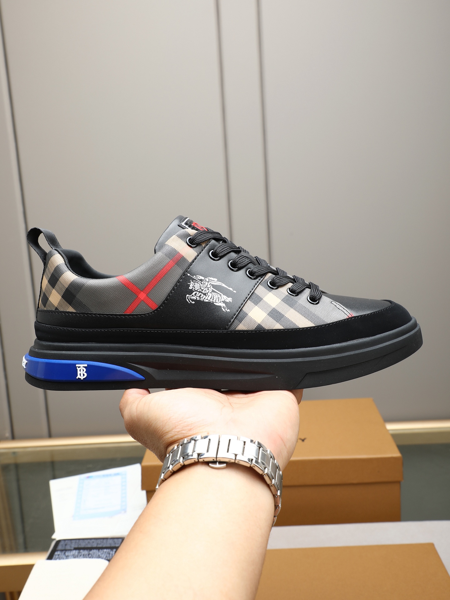 NO:779855,P [Burberry's latest model] Casual Korean-style men's shoes, perfect workmanship, creating counter quality, imported cowhide leather uppers made of Burberry's special material, breathable sheep lining; soft and comfortable, private rubber outsole ultra-light, wear-resistant, simple, versatile fashion men's shoes, multiple colors available, size 38-44 (45 custom-made),, burberry, cowhide19860909P【巴宝利最新款】休闲韩版风男鞋,完美做工,打造专柜品质,鞋面进口牛皮巴宝利专用材质,透气羊里；柔软舒适,私磨橡胶大底超轻 耐磨、简约、百搭风时装男鞋,多色可选 码数38–44（45 定做）,,burberry,cowhide,Men's shoes