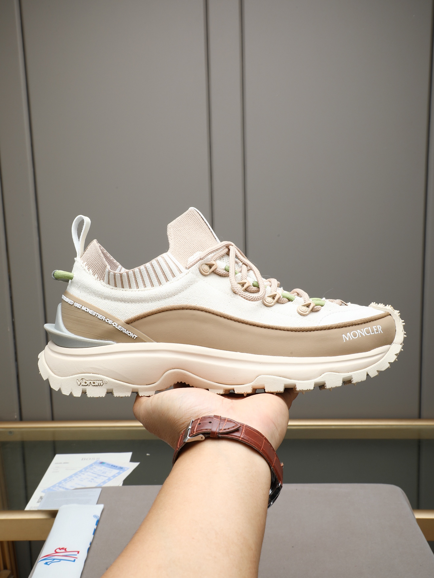 NO:832647,P Moncler men's outdoor lace-up sneakers are comfortable and non-slip and are designed for outdoor running or urban strolling. They combine innovation, functionality and graphic details, drawing inspiration from the mountain atmosphere to interpret trendy fashion. They are made of a variety of original materials, and the upper is designed with laces and rubber inserts. The outsole is made of ultra-light foam, which is highly elastic and wear-resistant, improving comfort!  39-44(38 45 customized),,Moncler,sneakers19860909P Moncler蒙口男士户外系带运动鞋,具有舒适防滑性能,专为户外跑步或都市漫步而设.兼备创新、功能性与图形细节于一体,从高山氛围汲取灵感,诠释潮流时尚.多种原版材料拼接而成,鞋面采用鞋带和橡胶嵌件设计,大底采发泡超轻大底,具有高弹性高耐磨性,提高舒适性！39-44(38 45定做),,Moncler,sneakers,Men's shoes