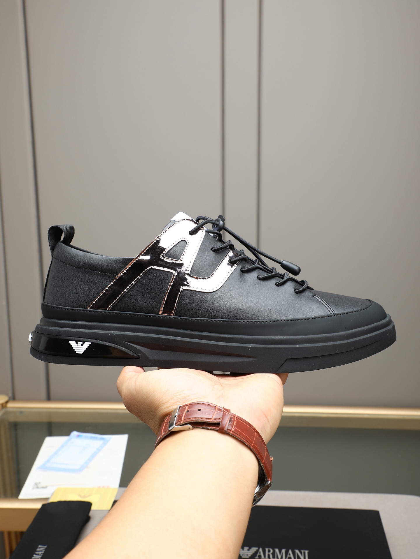 NO:954196,P The new Armani [Armani] mainly promotes the popular [high-end goods], a world-famous luxury brand, high-end series of sports and leisure men's shoes, made of breathable sheep linings spliced ​​with imported cowhide, brand-specific outsole, wear-resistant, lightweight, and the overall design is harmonious and unified without lacking personality. You deserve it!  Various colors available, sizes 38 to 44. (45 custom-made), armani, armani, cowhide19860909P 新款Armani【阿玛尼】主推爆款【高档货】世界著名奢侈品牌,高端系列运动休闲男鞋,采用进口牛皮拼接而成透气羊里,品牌专用大底,耐磨,轻便,整体设计和谐统一又不缺乏个性 你值得拥有！ 颜色多色可选尺码38～44.（45定做）,,armani,armani,cowhide,Men's shoes