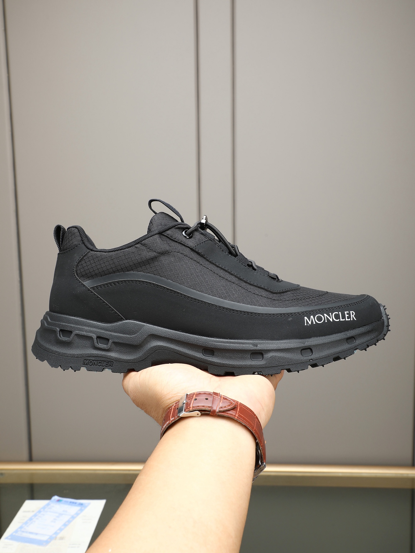 NO:886484,P Moncler/Mongolian men's casual sports shoes, with comfortable and non-slip properties, made of cowhide mesh and breathable mesh lining!  It combines innovation, functionality and graphic details to interpret fashion. The outsole is made of high-elastic rubber foam, which has high elasticity and high wear resistance, improving comfort!  Size39-44 (38 45 customized),,Moncler,sneakers,cowhide19860909P Moncler/蒙口男士休闲运动鞋,具有舒适防滑性能,采用牛皮网面透气网里！兼备创新、功能性与图形细节于一体,诠释潮流时尚.大底高弹橡胶发泡组合成型,具有高弹性高耐磨性,提高舒适性！Size39-44（38 45定制）,,Moncler,sneakers,cowhide,Men's shoes