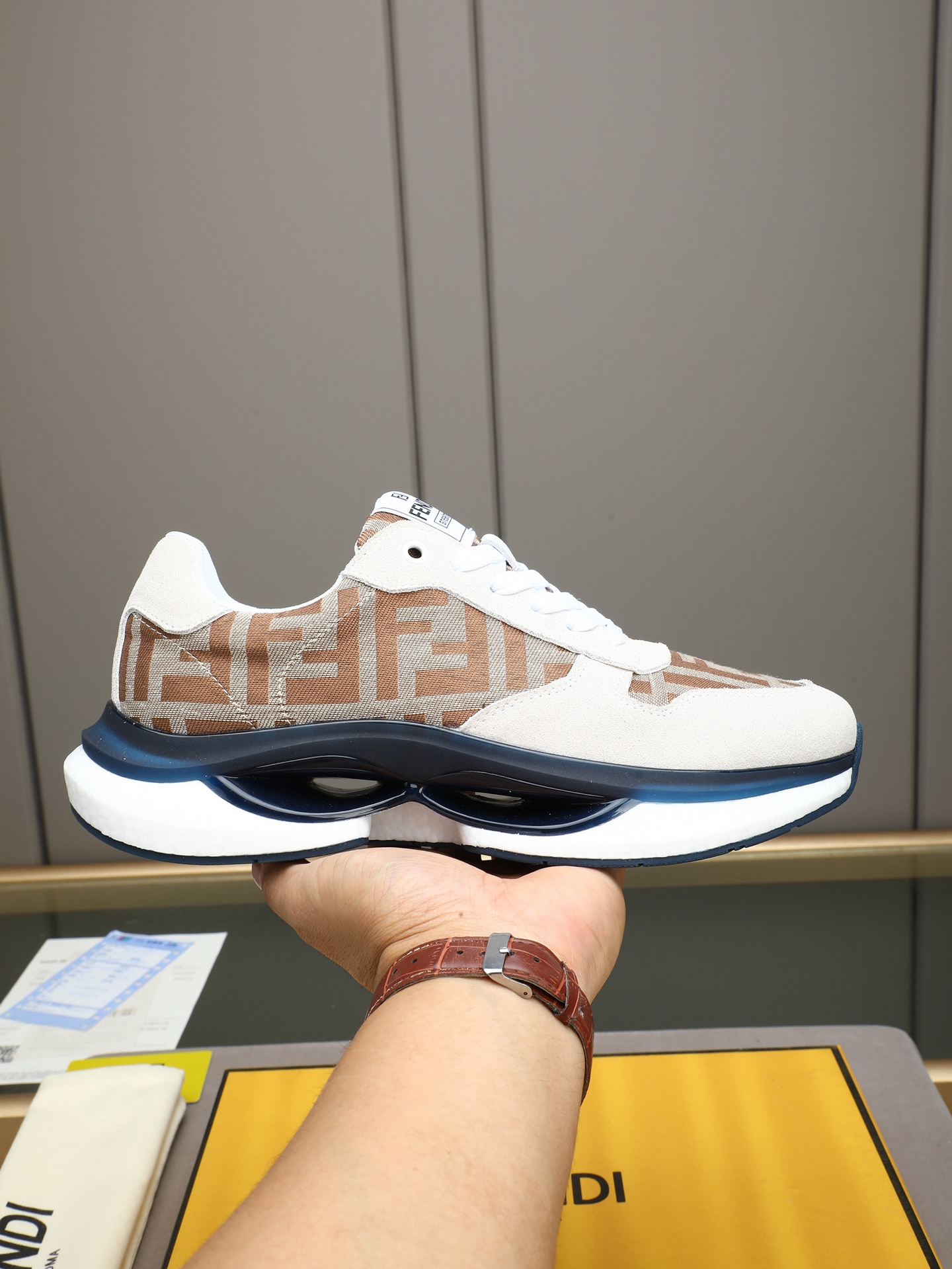 NO:887669,P FD men's casual sports shoes, with comfortable and anti-slip properties, made of cowhide FD special material and breathable mesh lining!  It combines innovation, functionality and graphic details to interpret fashion. The outsole is made of high-elastic rubber foam, which has high elasticity and high wear resistance, improving comfort!  Size38-44 (45 customized),,sneakers,cowhide19860909P FD男士休闲运动鞋,具有舒适防滑性能,采用牛皮FD专用材料透气网里！兼备创新、功能性与图形细节于一体,诠释潮流时尚.大底高弹橡胶发泡组合成型,具有高弹性高耐磨性,提高舒适性！Size38-44（45定制）,,sneakers,cowhide,Men's shoes