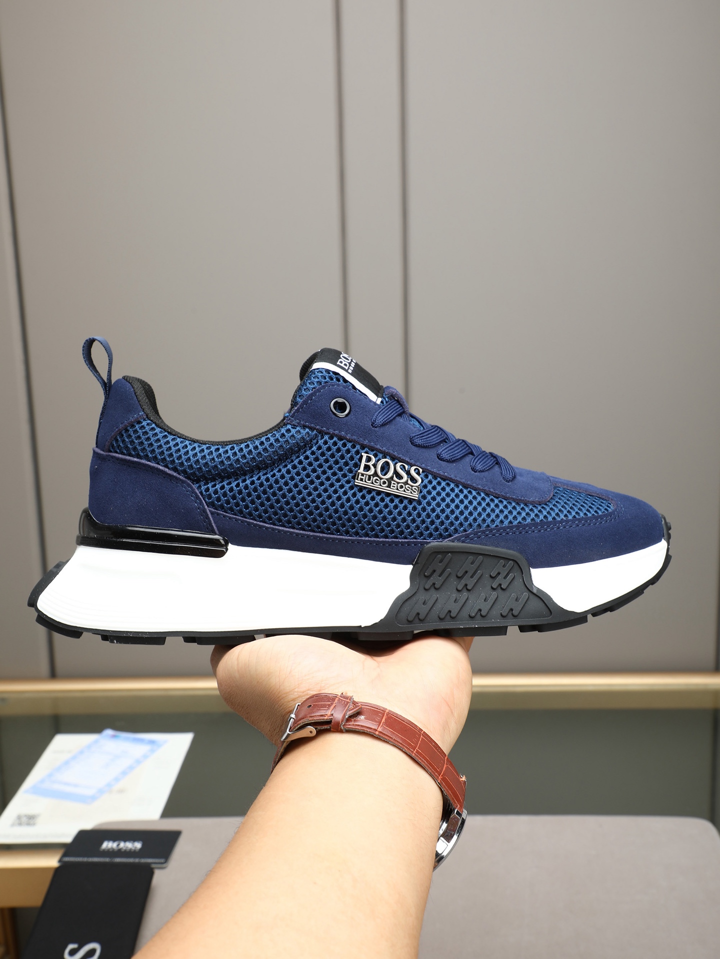 NO:887688,P BOSS men's casual sports shoes, with comfortable and anti-slip properties, made of cowhide and breathable mesh!  It combines innovation, functionality and graphic details to interpret fashion. The outsole is made of high-elastic rubber foam, which has high elasticity and high wear resistance, improving comfort!  Size38-44 (45 customized),,sneakers,cowhide19860909P BOSS男士休闲运动鞋,具有舒适防滑性能,采用牛皮透气网里！兼备创新、功能性与图形细节于一体,诠释潮流时尚.大底高弹橡胶发泡组合成型,具有高弹性高耐磨性,提高舒适性！Size38-44（45定制）,,sneakers,cowhide,Men's shoes