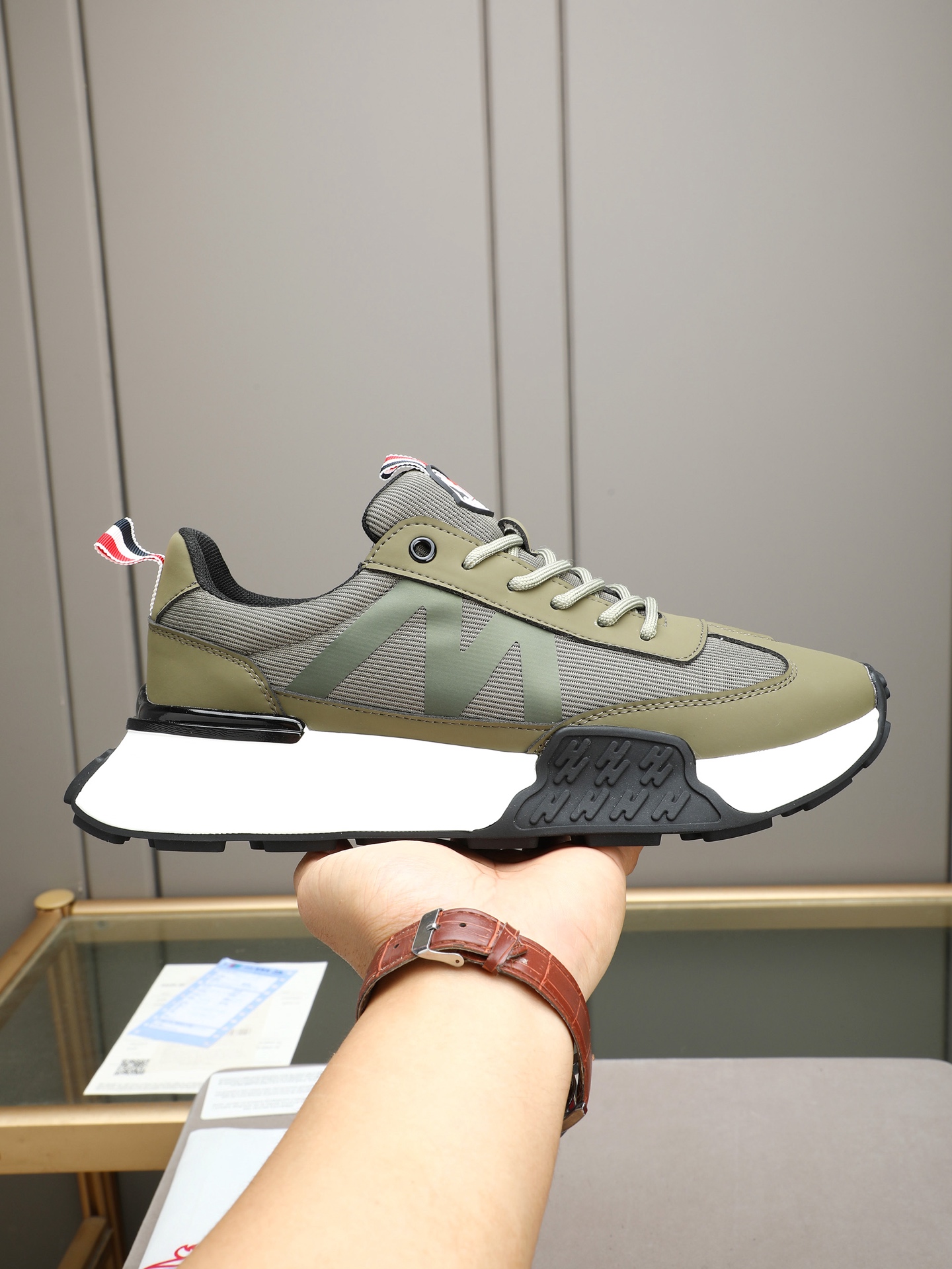 NO:887697,P Men's casual sports shoes for men, with comfortable and non-slip properties, made of cowhide and breathable mesh!  It combines innovation, functionality and graphic details to interpret fashion. The outsole is made of high-elastic rubber foam, which has high elasticity and high wear resistance, improving comfort!  Size38-44 (45 customized),,Moncler,sneakers,cowhide19860909P 蒙口男士休闲运动鞋,具有舒适防滑性能,采用牛皮透气网里！兼备创新、功能性与图形细节于一体,诠释潮流时尚.大底高弹橡胶发泡组合成型,具有高弹性高耐磨性,提高舒适性！Size38-44（45定制）,,Moncler,sneakers,cowhide,Men's shoes