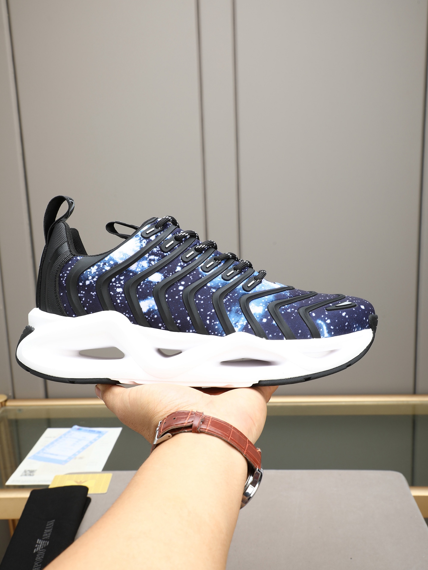 NO:887717,P 2026 latest BOSS casual sports shoes are made of high elastic fly woven imported glue!  Light, comfortable and breathable, classic sports style, with rubber foam midsole and EVA outsole, brand logo on the outside and tongue, fabric lining and foot pads, the upper foot is soft, comfortable and breathable, and comes with original box packaging and dust bag!  Code number: 38-39-40-41-42-43-44 (45 customized) 10 colors for your choice!  ,,sneakers19860909P 2026最新BOSS 休闲运动鞋采用高弹力飞织进口滴胶！轻盈舒适透气,经典运动风格,搭配橡胶发泡中底和EVA外底,外侧和鞋舌饰有品牌logo标识,织物内里及垫脚,上脚柔软舒适透气,配原盒包装防尘袋！ 码数38-39-40-41-42-43-44（45订做）10色任亲选！,,sneakers,Men's shoes