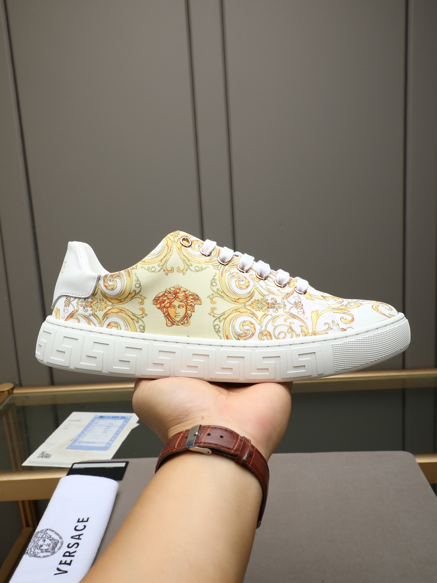 NO:954262,P VERSACE Versace's latest fashionable casual shoes!  Fabric: Imported Versace printed waterproof fabric Lining: Sheepskin leather lining Original outsole molded outsole Size: 38-44 (45 customized, non-returnable),,versace,versace,sheepskin19860909P VERSACE范思哲最新时尚休闲鞋！ 面料:进口范思哲印花防水布 内里:羊皮皮内里 原版大底开模大底 尺码:38-44（45定做不退换）,,versace,versace,sheepskin,Men's shoes