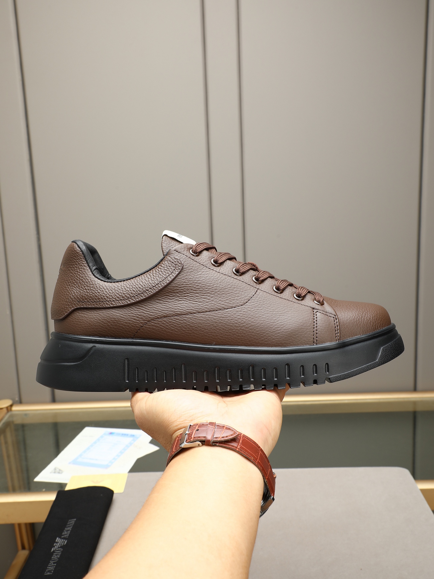 NO:955065,P【Armani】Official website 1:1 fashionable and simple men's shoes. The shoe fabric is made of imported cowhide + breathable sheep lining. Clean, stylish and generous...Non-slip and wear-resistant rubber brand outsole, classic fashion and versatile series!  You can see the quality. Size 38-44 (45 customized) multiple colors to choose from, armani, armani, cowhide19860909P【Armani 阿玛尼】官网1:1时尚简洁男鞋 鞋面料采用进口牛皮+透气羊里.干净利落 时尚大方...防滑耐磨橡胶品牌大底 经典时尚百搭系列！品质看的见 码数38–44（45定做）多色选,,armani,armani,cowhide,Men's shoes