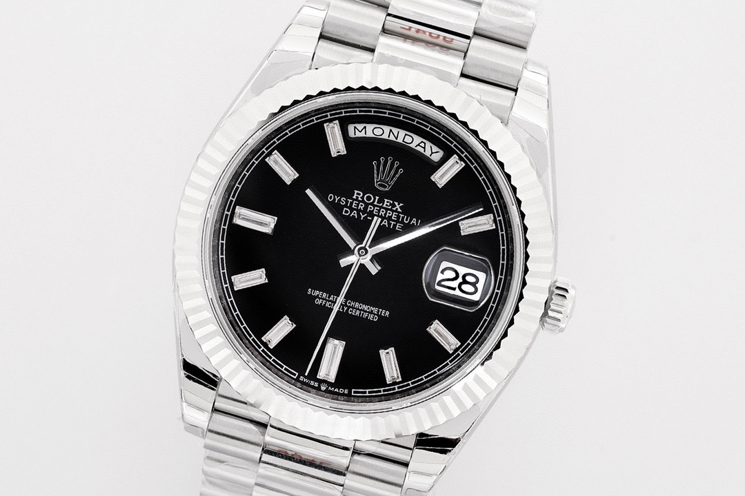 NO:945897,Super cost-effective, NR DD factory workmanship, super cost-effective, Rolex Day-Date series!  The size is 40mm and equipped with a 2836 gold-printed 3255 logo movement. It synchronizes with the original and has the same instantaneous calendar. It is stable and durable. It is heavy and heavy on the hand. The weight of the precious metal style is better than anything else. The ordinary products on the market are very light and fake. They are difficult and the quantity is limited. First come first served!  If time can change everything, then this minute can also achieve change. When midnight comes, the Oyster Perpetual Day-Date becomes a bridge between the past and the future, symbolizing the outstanding achievements of the past and the infinite possibilities of the future. Since 1956, the watch has been worn by visionaries, masters and pioneers, witnessing many glorious historical moments. They regard every day as a promise for the future. Day-Date 'Both the date and the day of the week are very important.' Hans.  The Wilsdorf Day-Date was originally a precision tool for daily use. With its unprecedented watchmaking technology at the time, the watch allowed the wearer to fully control the schedule. The Day-Date was the world's first self-winding waterproof observatory-certified watch that displayed the date and full day of the week in a small window on the dial. Both changed at midnight. This innovative design is still fascinating seventy years after its introduction.,, rolex19860909超高性价比 NR DD大厂做工,超高性价比,劳力士星期日历型系列！尺寸40mm搭载2836金色印3255logo机芯,同步原装一致瞬间跳历,稳定耐用,上手很沉很压手,贵金属款式重量胜过一切,市面那些普通货过手轻飘飘很假,难度较大数量有限,先到先得！ 如果时间能够改变万物,那这一分钟亦同样成 就变革.当午夜来临时,蚝式恒动星期日历型 便化为昔日与未来的桥梁,象征过往的卓越成 就与将来的无限可能.自1956年,腕表获远见 之士、名家大师及先驱佩戴,见证众多辉煌的 历史时刻.他们将每一天视为对未来的承诺. 星期日历型 '日期与星期均非常重要.' 汉斯．威尔斯多夫 星期日历型最初为日常使用的精密工具.凭借其当时前所未有的制表工艺,腕表让佩戴者完全掌握日程.星期日历型是世界上首款在表盘以小窗分别显示日期和星期全写的自动上链防水天文台认证腕表.两者同时在午夜变更.此革新设计在问世七十年后,仍然令人为之着迷.,,rolex,Watch