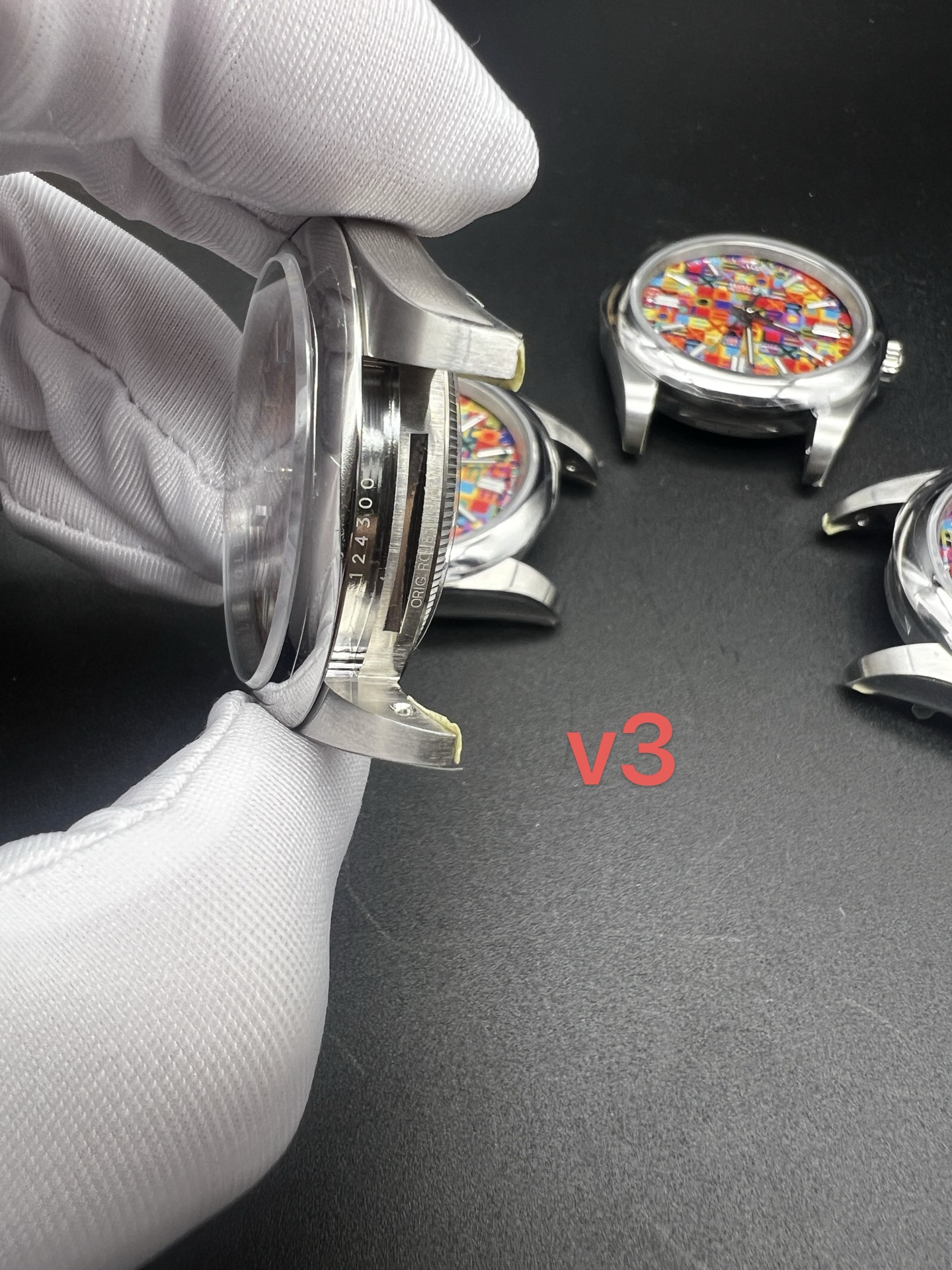NO:945814,【NEW】Oyster Perpetual 124300/134300 new color computer surface!  V3 Factory Shanghai all-in-one machine] Highly recommended!  Exclusive standard size [including handle head to 41.5mm diameter, moderate size] and [counterweighted version 145g] using Hangzhou 28 series modified one-piece non-gap movement!  Version with a super high repurchase rate!  The industry-recognized 2836 movement with revised printing [synchronized integrated lossless movement] has arrived!  Oyster Perpetual 124300 126000 114300 134300 and Explorer series 36mm/39mm/40mm/41mm series, the details determine the quality [roughly as follows] 1. Use the industry-recognized ultra-stable 2836 movement to an integrated printing and no gap movement!  [Shanghai all-in-one machine optional] 2. Use AR original consistent brushed steel strap and synchronous buckle!  3. Literally Swiss super ice blue luminous and finely ground nail design!  4. The watch hands are solid bullet seconds hands!  5. The dotted laser anti-counterfeiting mark on the sapphire glass is consistent with the original version and is located on the middle layer!  6. The exclusive customized raw ear used on the head meets the standard and can be exchanged with the original version, which is extremely strong!  7. Pure 904L customization, the bottom cover is redone with a weighted version, the specific weight is welcome to compare with the market!  Excellent products, often need no words!  This is a tribute to every dedicated watchmaker!  Look for the buckle code U7T to get the original quality!  ,19860909【NEW】蚝式恒动124300/134300彩色电脑面新款！V3厂上海一体机】着力推荐！独家标准尺寸【含把头做到41.5mm直径,适中尺寸】更有【配重版本145g】采用杭州28系改一体无空档机芯！复购率超高版本！业内认可的2836机芯改版印字【同步一体无损机芯】到货！蚝式恒动124300 126000 114300 134300以及探险家系列36mm/39mm/40mm/41mm系列,细节决定品质【大致如下】 1.采用业内公认超稳定2836机芯改一体印字无空档机芯！【上海一体机可选】 2.采用AR原厂一致拉丝钢带,同步表扣！ 3.字面瑞士超强冰蓝夜光以及精磨钉设计！ 4.表针对版实心子弹头秒针！ 5.蓝宝石玻璃上与原版一致虚点镭射防伪标识,并位于中层处！ 6.头粒处采用的独家定制生耳符合标准并与原版兑换,牢固无比！ 7.纯904L的定制,底盖着重做了配重版本,具体重量欢迎与市面对比衡量！ 精品,往往不需多言！以此致敬每一个用心的制表者！认准表扣编码U7T才能得到原版品质！,,Watch