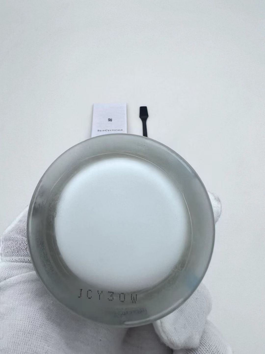专/50💰
修丽可242面霜48ml!主打皮脂腺修复感觉很温和啊,可是皮肤敏感的时候用了好痛哦,还会发红,皮肤状态好的时候用就没问题,但是就不想再买了!不能做到在我皮肤脆弱时候默默陪伴,就别怪我回到巅峰后转身离开,我不需要这种只能锦上添花的面霜,白白💢