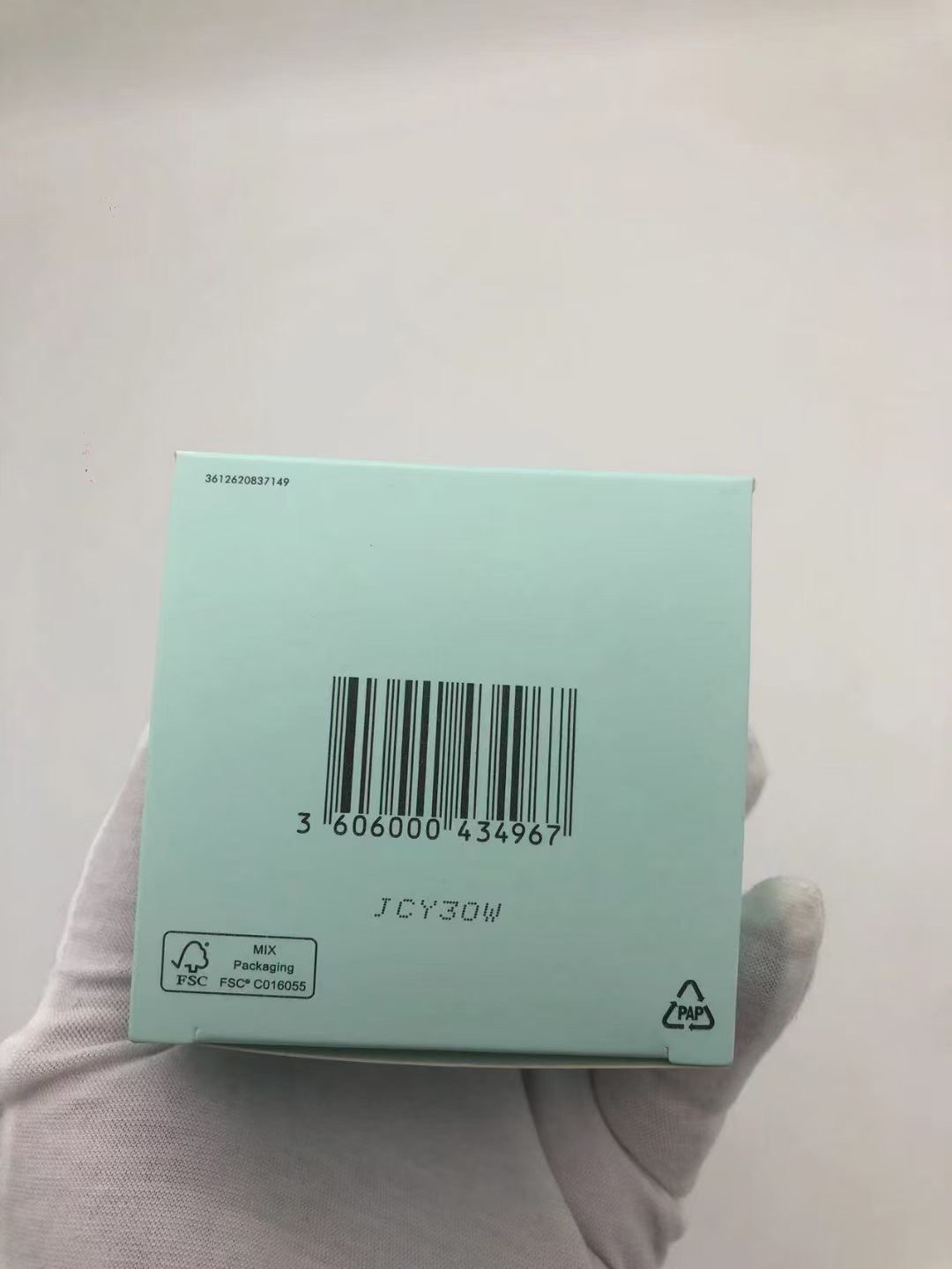专/50💰
修丽可242面霜48ml!主打皮脂腺修复感觉很温和啊,可是皮肤敏感的时候用了好痛哦,还会发红,皮肤状态好的时候用就没问题,但是就不想再买了!不能做到在我皮肤脆弱时候默默陪伴,就别怪我回到巅峰后转身离开,我不需要这种只能锦上添花的面霜,白白💢