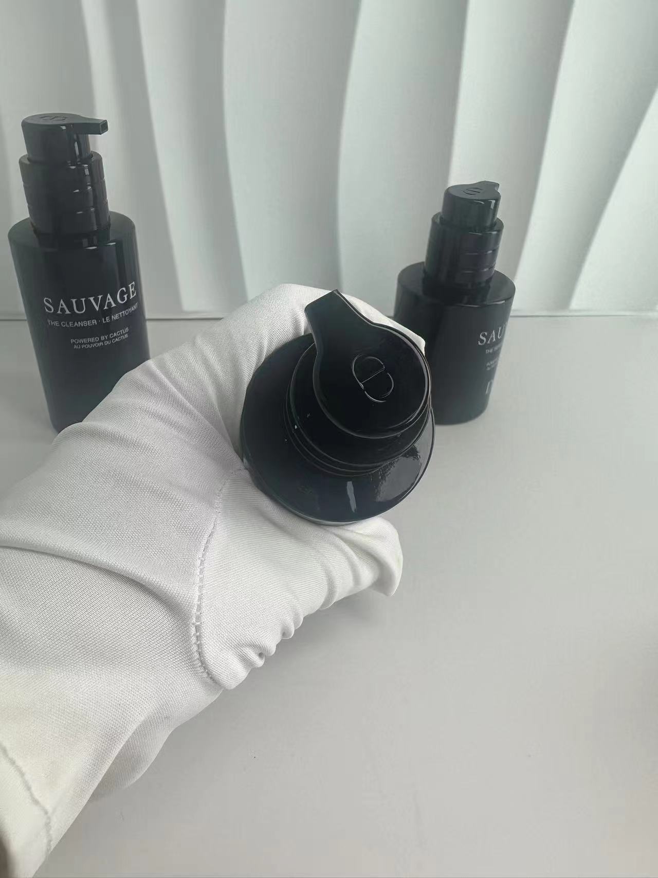 专/65💰
可配中文标，独家私模，细节全对版，味道对香，市面最高版本，非流通普货，正品质量直供，支持对比✔️
迪奥旷野男士洗面奶按压版125ml
迪奥旷野男士爽肤水100ml
迪奥旷野男士精华50ml