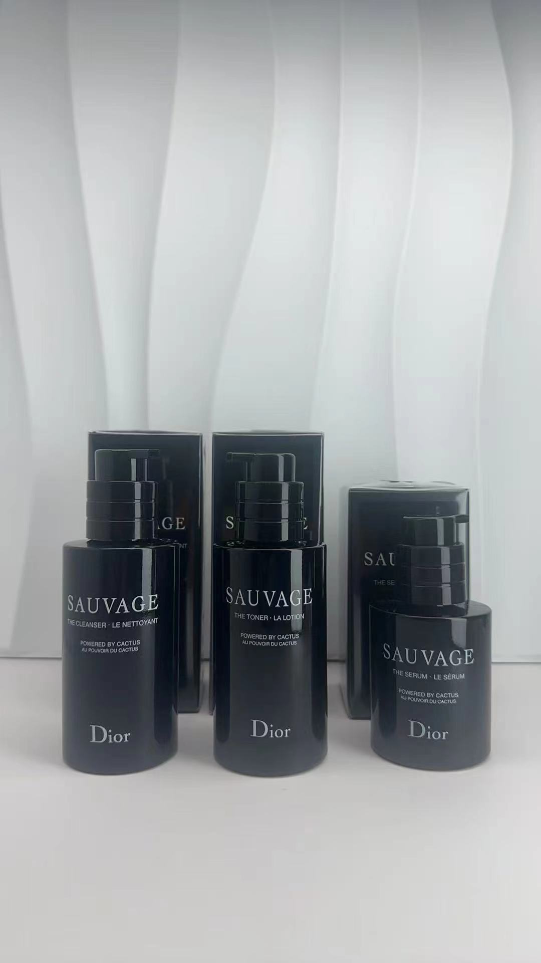 专/65💰
可配中文标，独家私模，细节全对版，味道对香，市面最高版本，非流通普货，正品质量直供，支持对比✔️
迪奥旷野男士洗面奶按压版125ml
迪奥旷野男士爽肤水100ml
迪奥旷野男士精华50ml