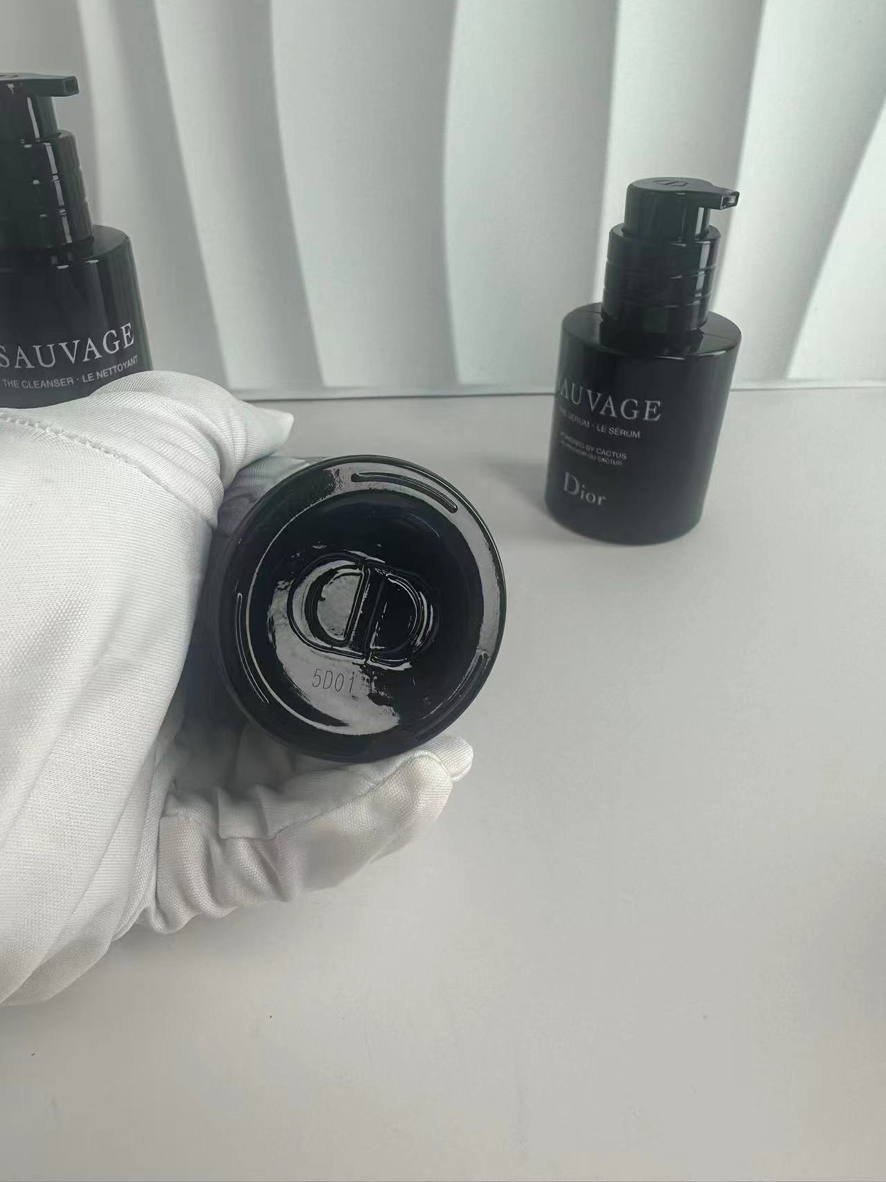 专/65💰
可配中文标，独家私模，细节全对版，味道对香，市面最高版本，非流通普货，正品质量直供，支持对比✔️
迪奥旷野男士洗面奶按压版125ml
迪奥旷野男士爽肤水100ml
迪奥旷野男士精华50ml