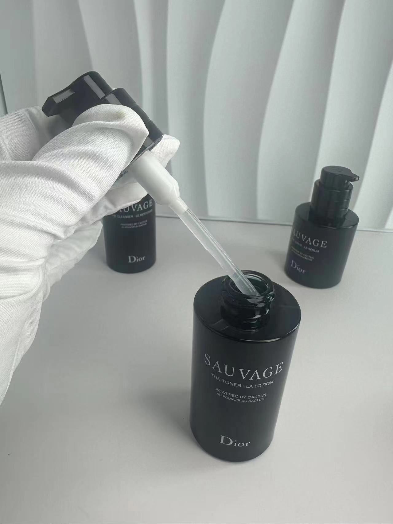 专/65💰
可配中文标，独家私模，细节全对版，味道对香，市面最高版本，非流通普货，正品质量直供，支持对比✔️
迪奥旷野男士洗面奶按压版125ml
迪奥旷野男士爽肤水100ml
迪奥旷野男士精华50ml