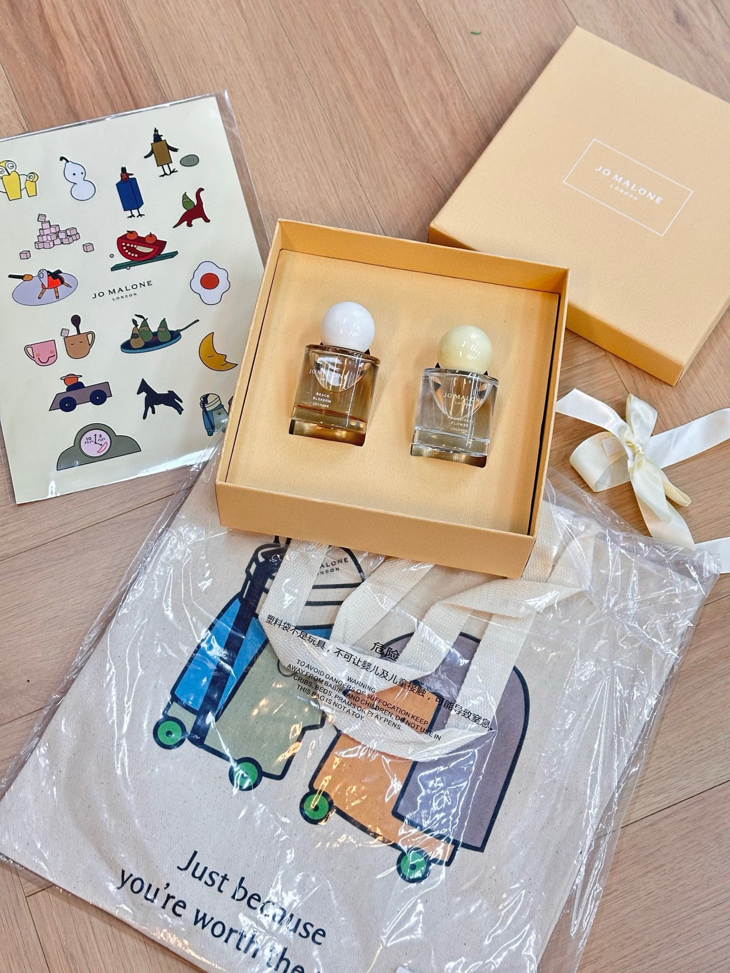 Set de dos perfumes de la colección de flores de Jo Malone! Incluye: 50ml*2. Aromas: Fruta del Edén, Plumeria.