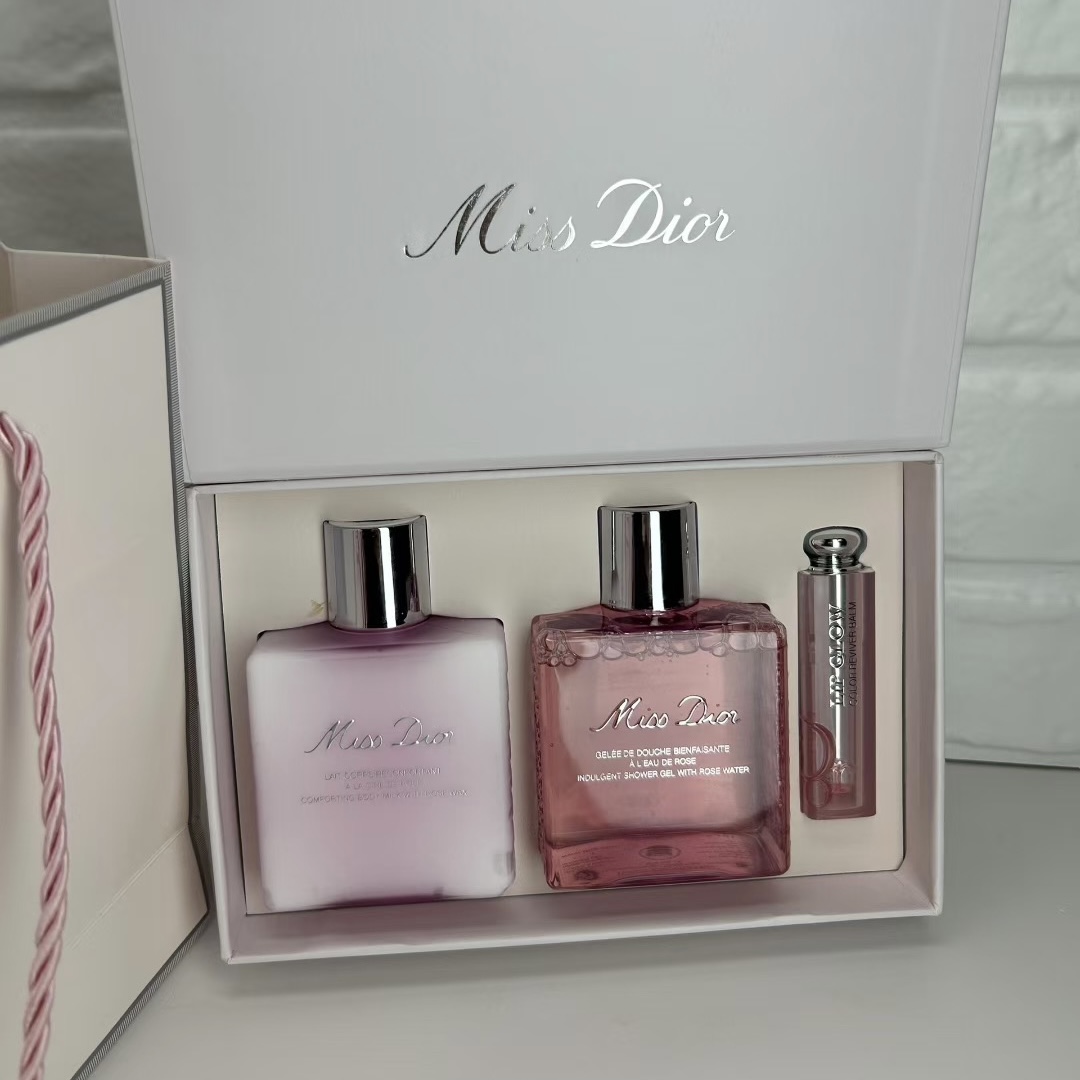 100 Restocked! (Order note: Dior Joy three-piece set) Dior Joy three-piece set: Body milk 175ml, Shower gel 175ml, Lip …