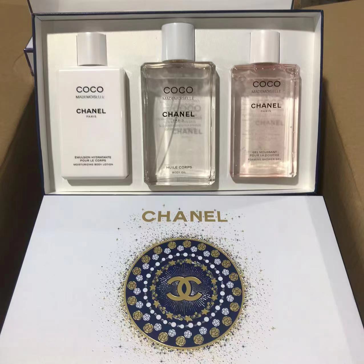 130！（nota del pedido: set de tres piezas Chanel Coco） Set de tres piezas Chanel Coco selección de estrellas: loción cor…