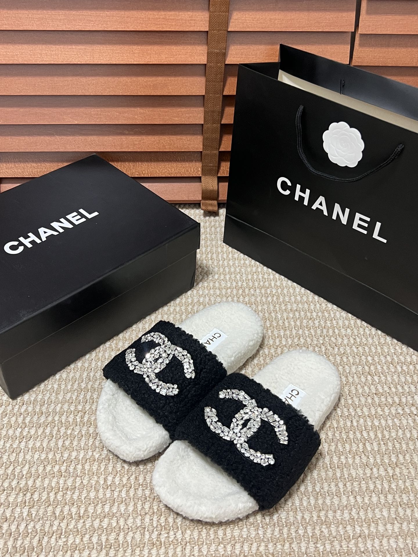 Chanel Chaussures Pantoufles Vente en ligne
 Couleur orange Lambswol Le TPU Collection automne – hiver