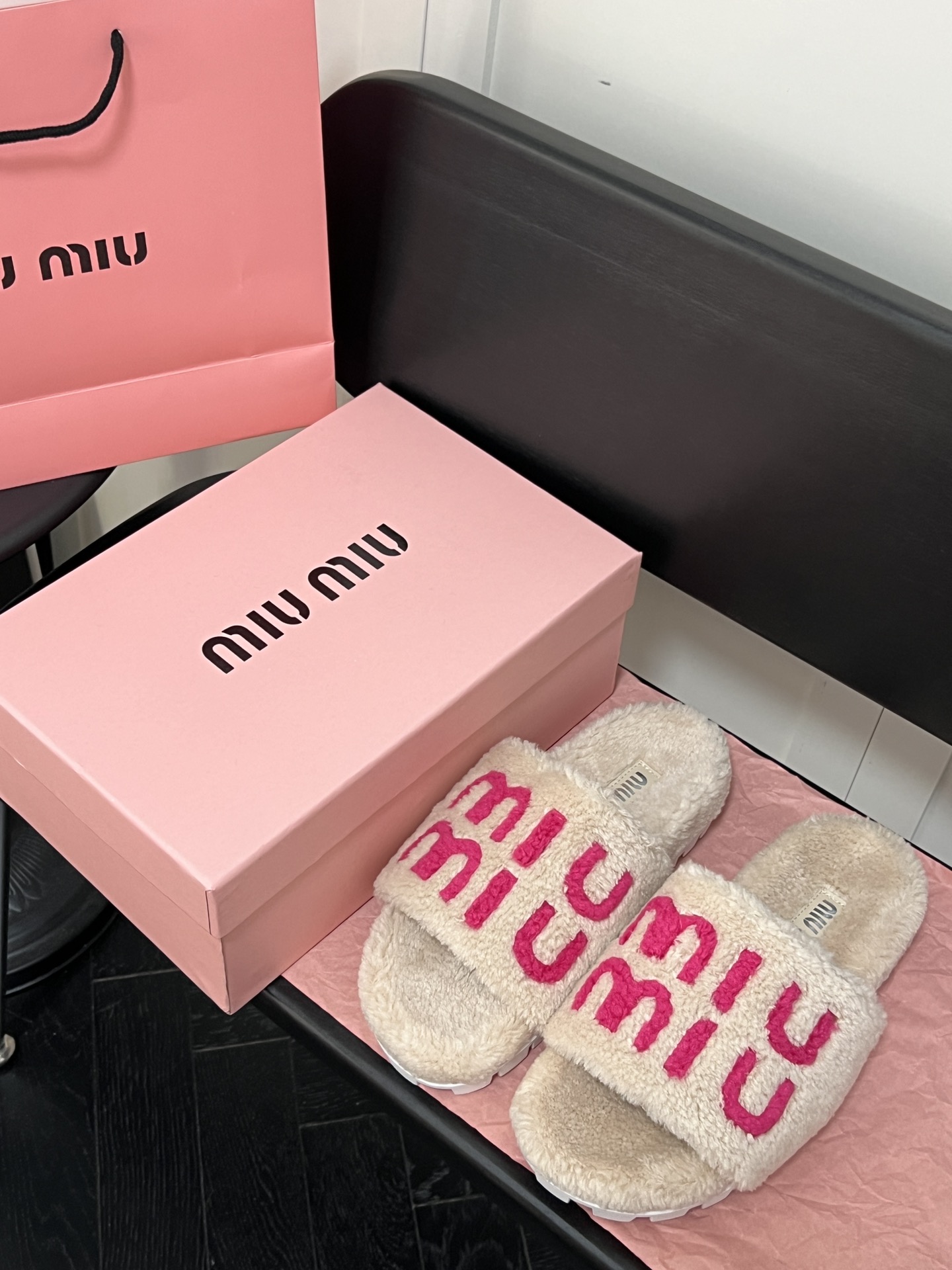 MiuMiu En ligne
 Chaussures Pantoufles Meilleur site Web pour les répliques
 Couleur orange Collection automne – hiver