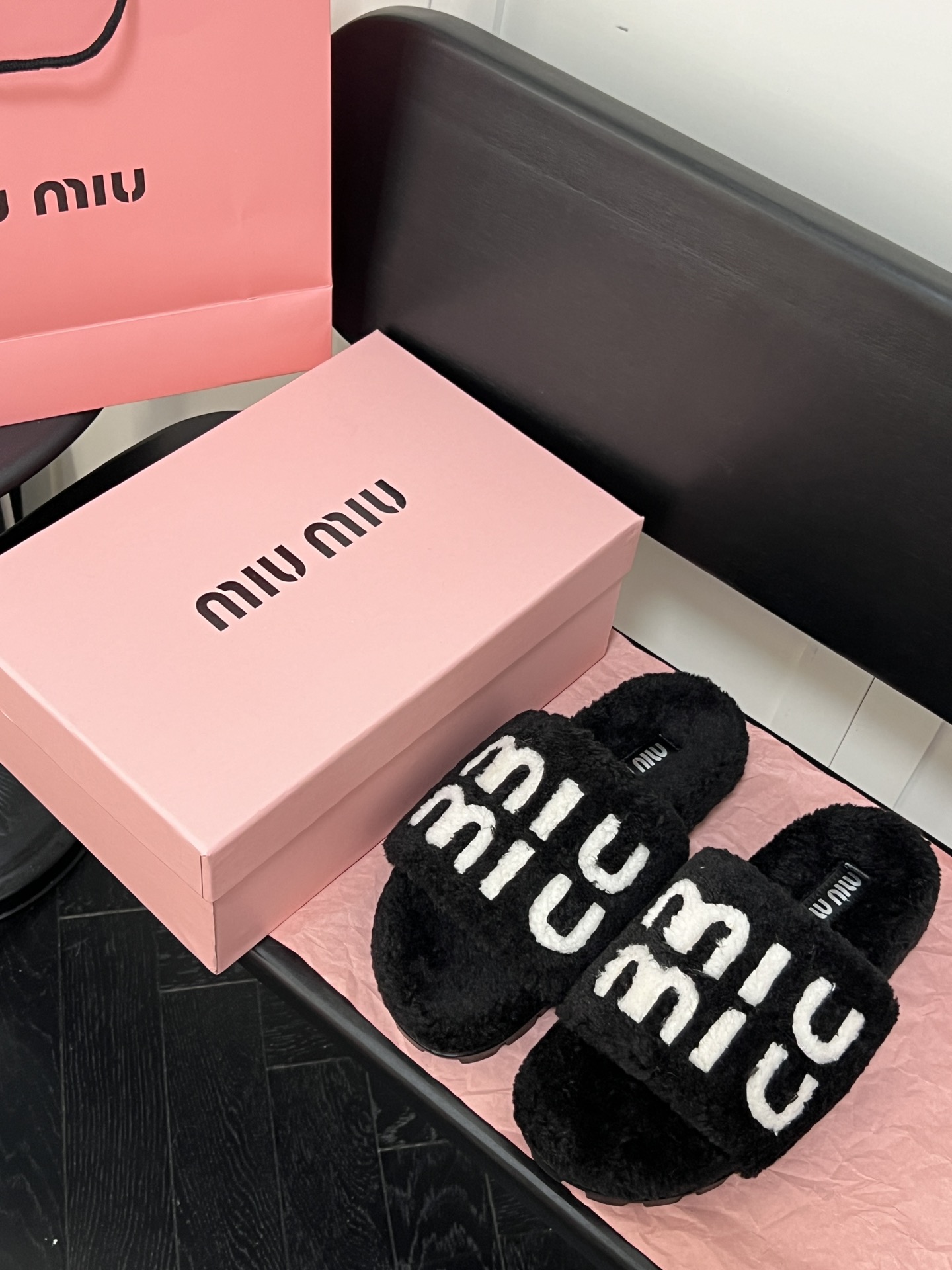 MiuMiu Chaussures Pantoufles Couleur orange Collection automne – hiver