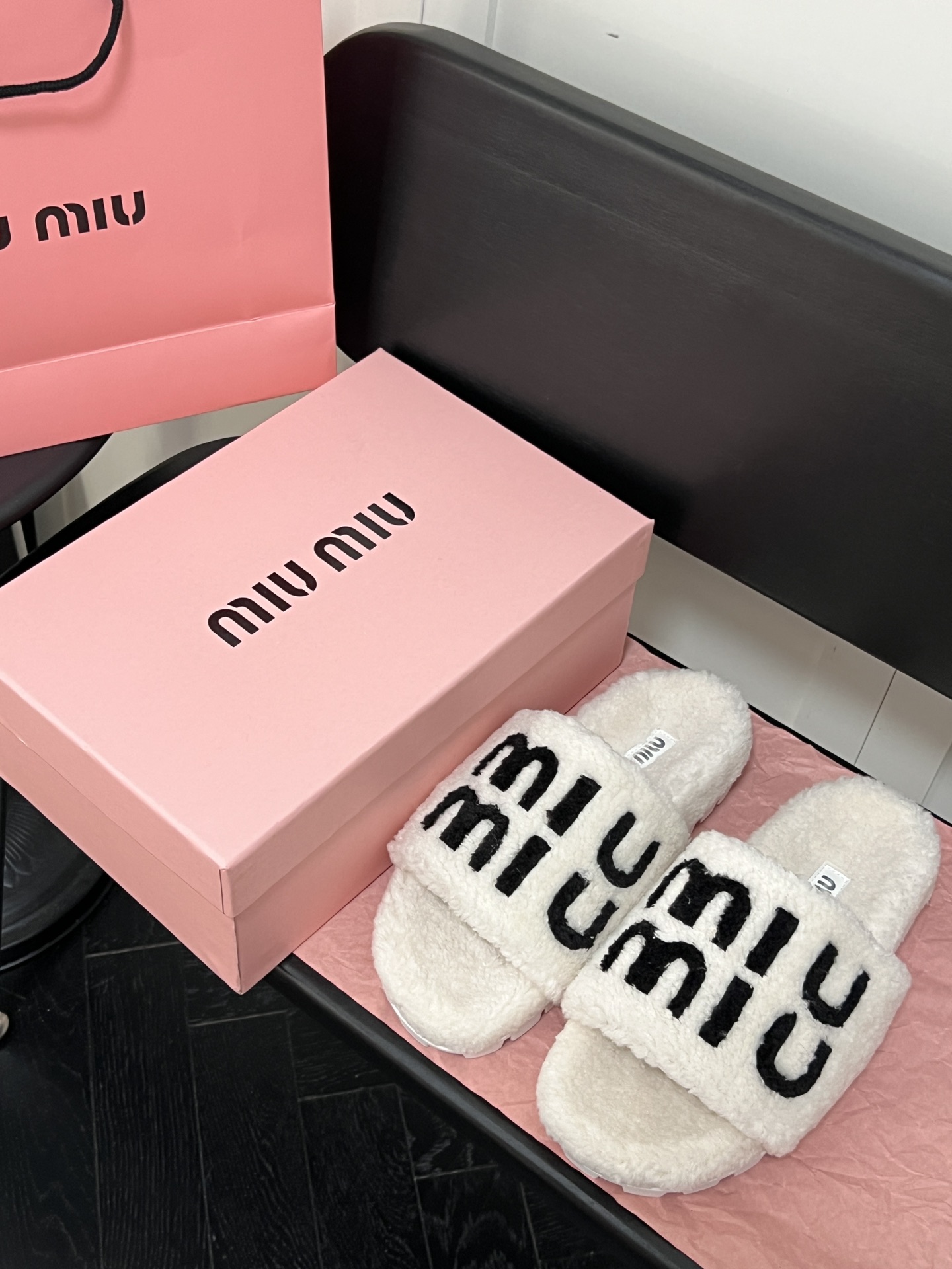 MiuMiu Chaussures Pantoufles Designer haut de gamme
 Couleur orange Collection automne – hiver