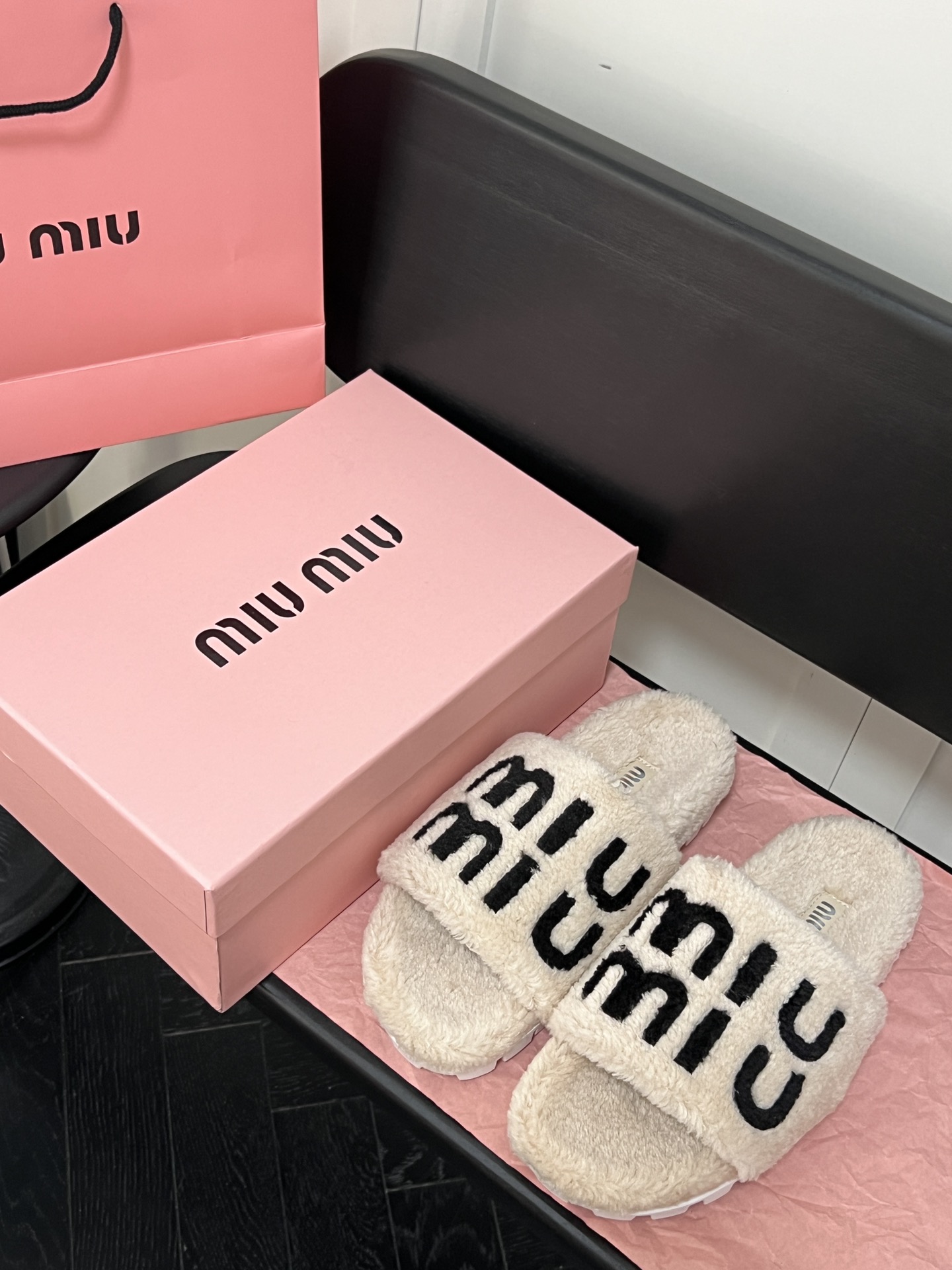 Réplique élevée designer
 MiuMiu Chaussures Pantoufles Couleur orange Collection automne – hiver