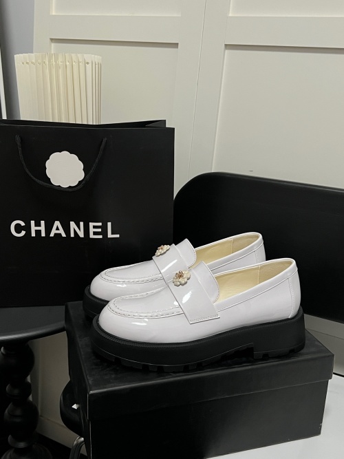 Chanel 2025SS White Leather Loafers with Camellia Accent 1 Chanel 2025SS White Leather Loafers with Camellia Accent