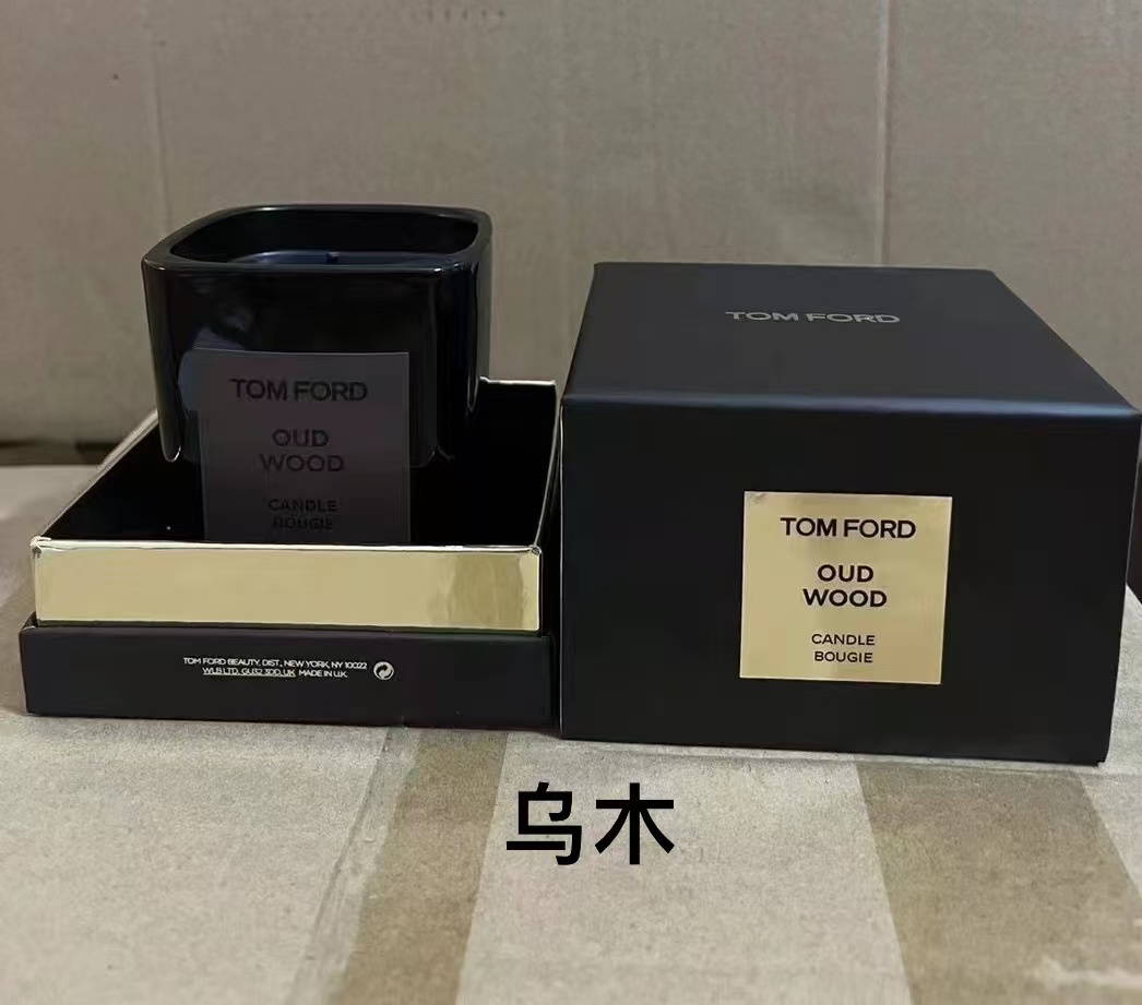 110！ Vela aromática Tom Ford, aromas: oud y madera, ámbar solar, tabaco con matices, almizcle oscuro