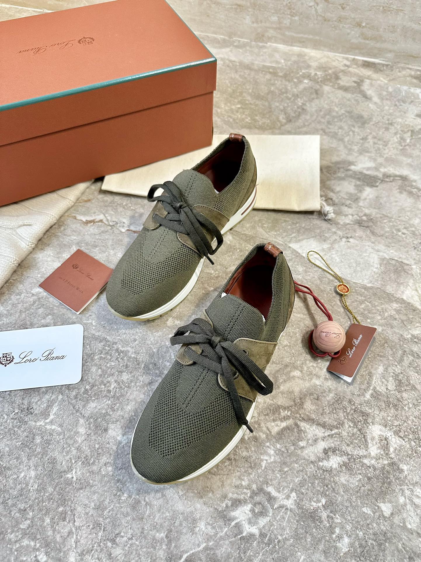 军绿 。𝑳𝒐𝒓𝒐 𝑷𝒊𝒂𝒏𝒂 𝘹 𝘓 360𝘍𝘭𝘦𝘹𝘺 𝘞𝘢𝘭𝘬

Loro Piana360没别的 就