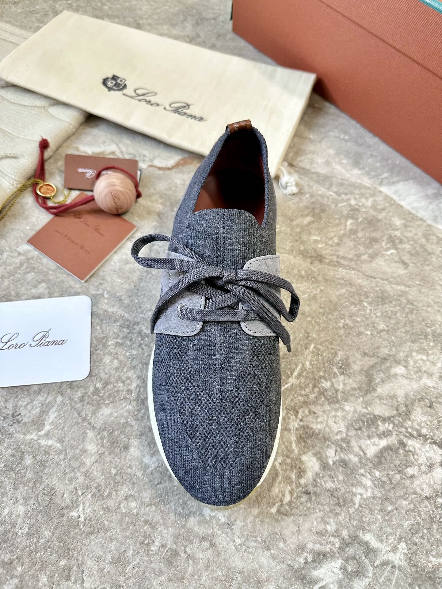 深灰 。𝑳𝒐𝒓𝒐 𝑷𝒊𝒂𝒏𝒂 𝘹 𝘓 360𝘍𝘭𝘦𝘹𝘺 𝘞𝘢𝘭𝘬

Loro Piana360没别的 就