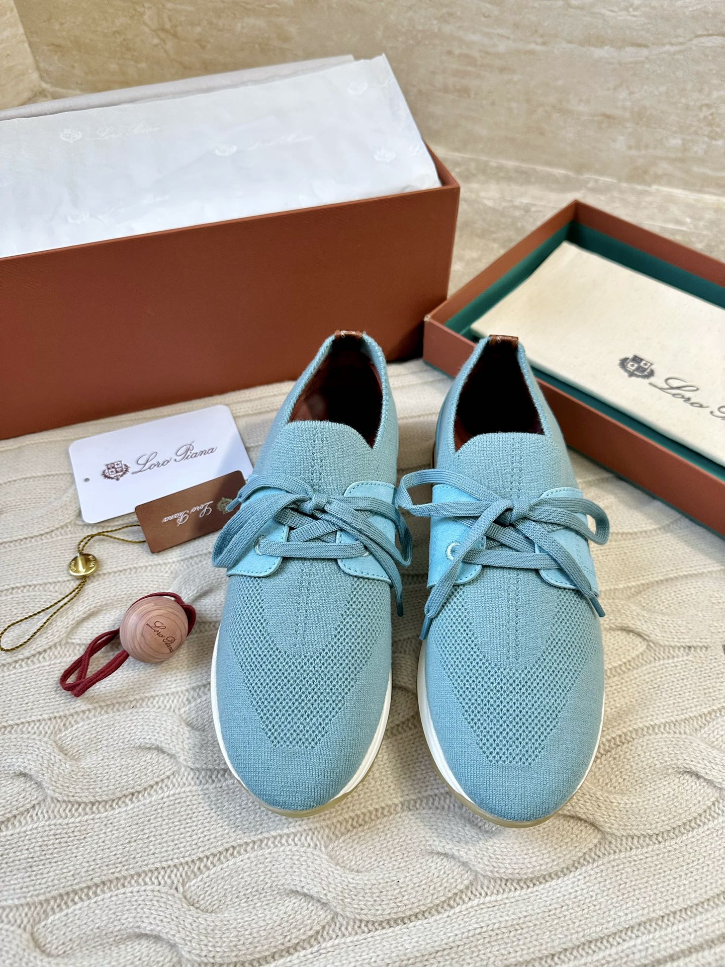 湖蓝 。𝑳𝒐𝒓𝒐 𝑷𝒊𝒂𝒏𝒂 𝘹 𝘓 360𝘍𝘭𝘦𝘹𝘺 𝘞𝘢𝘭𝘬

Loro Piana360没别的 就