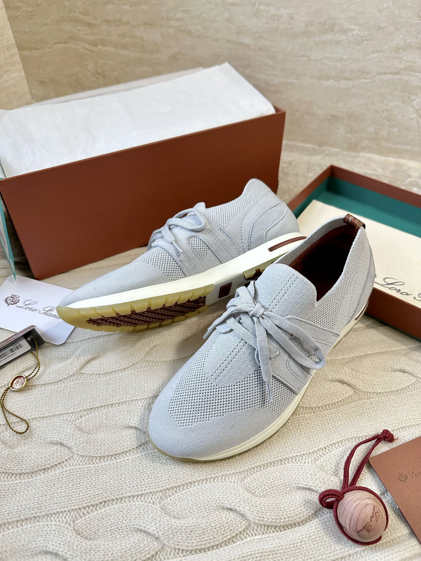 水蓝 。𝑳𝒐𝒓𝒐 𝑷𝒊𝒂𝒏𝒂 𝘹 𝘓 360𝘍𝘭𝘦𝘹𝘺 𝘞𝘢𝘭𝘬

Loro Piana360没别的 就