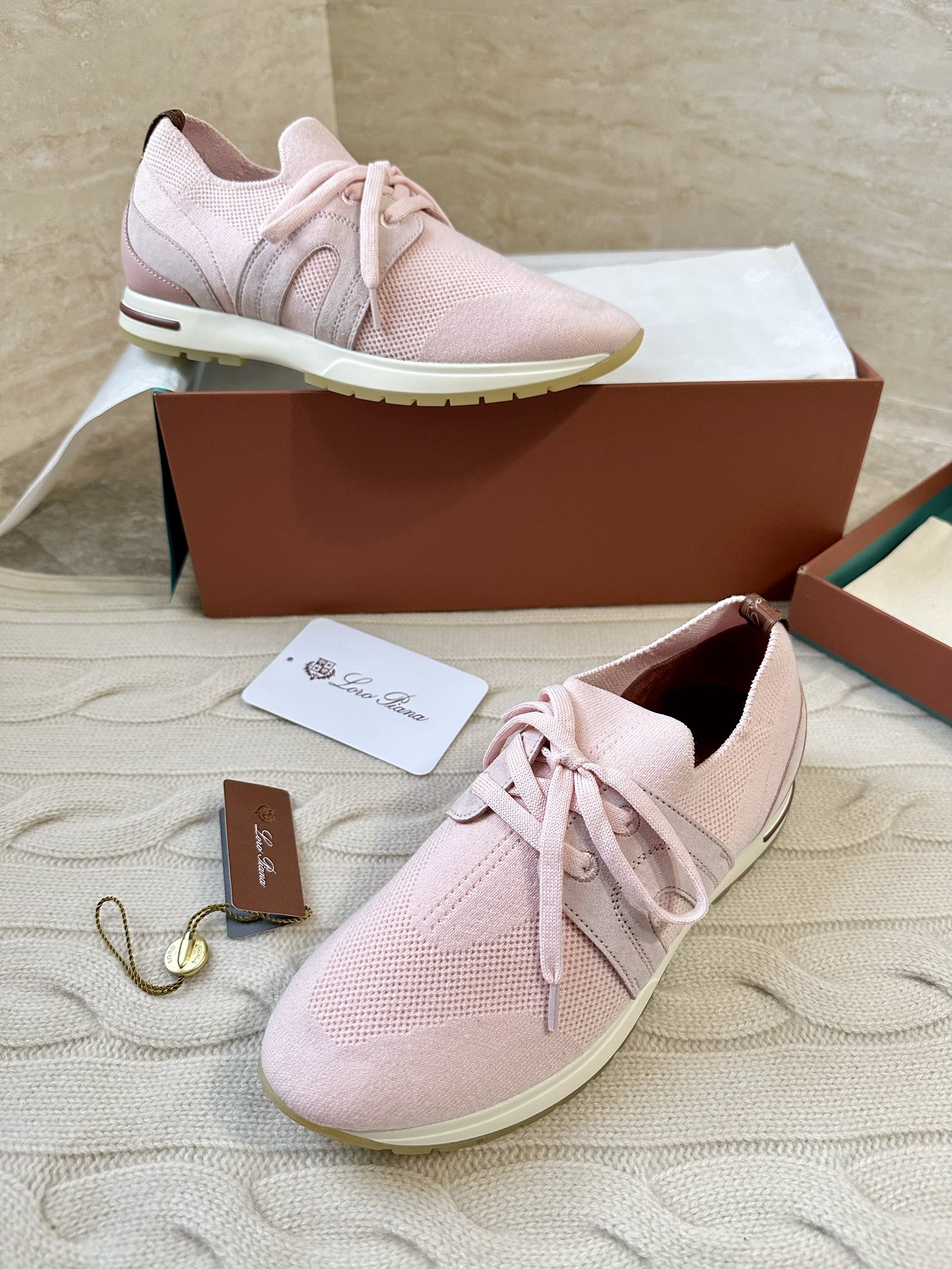新粉色 。𝑳𝒐𝒓𝒐 𝑷𝒊𝒂𝒏𝒂 𝘹 𝘓 360𝘍𝘭𝘦𝘹𝘺 𝘞𝘢𝘭𝘬

Loro Piana360没别的 